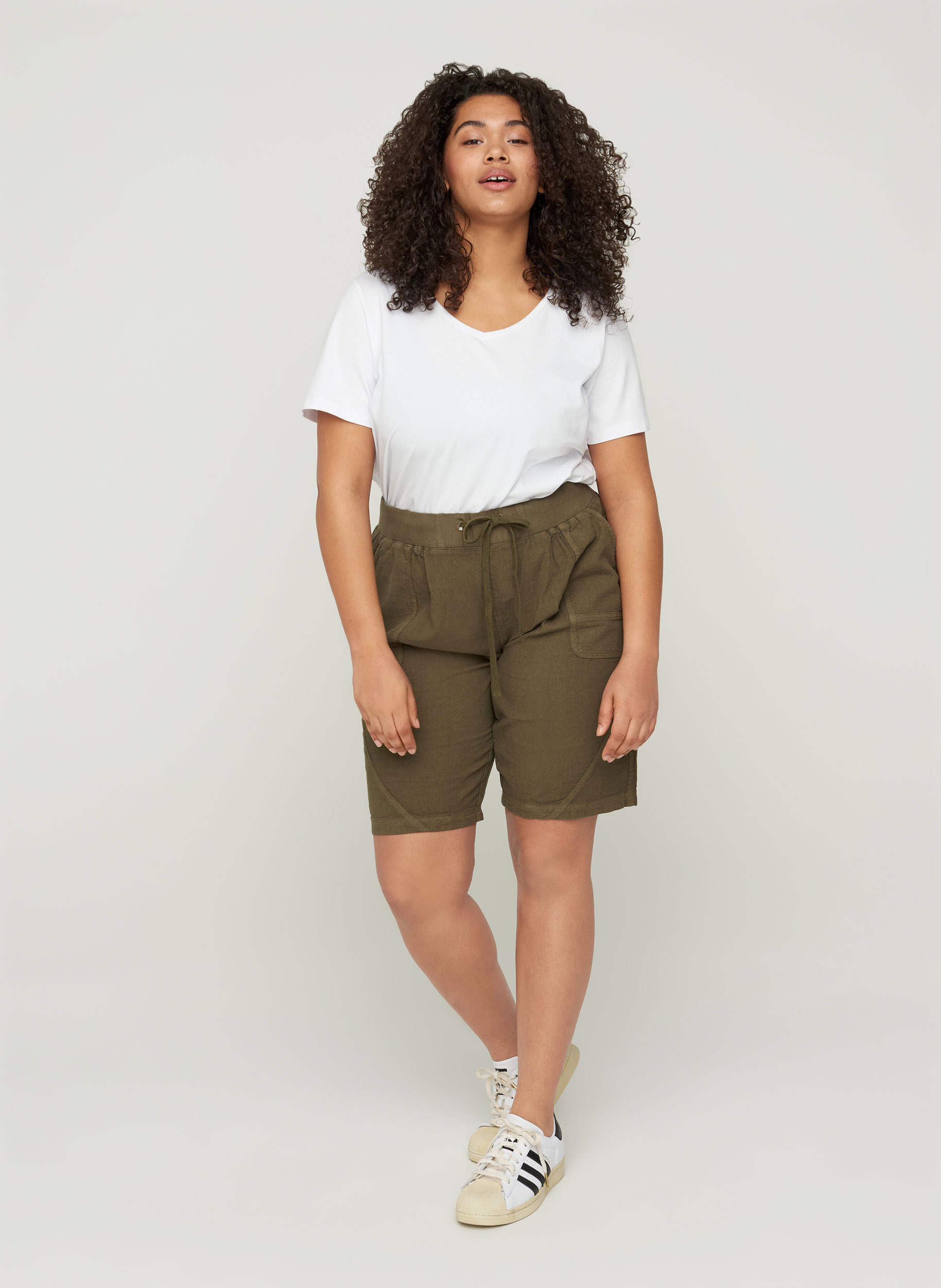 Loose cotton shorts with pockets 