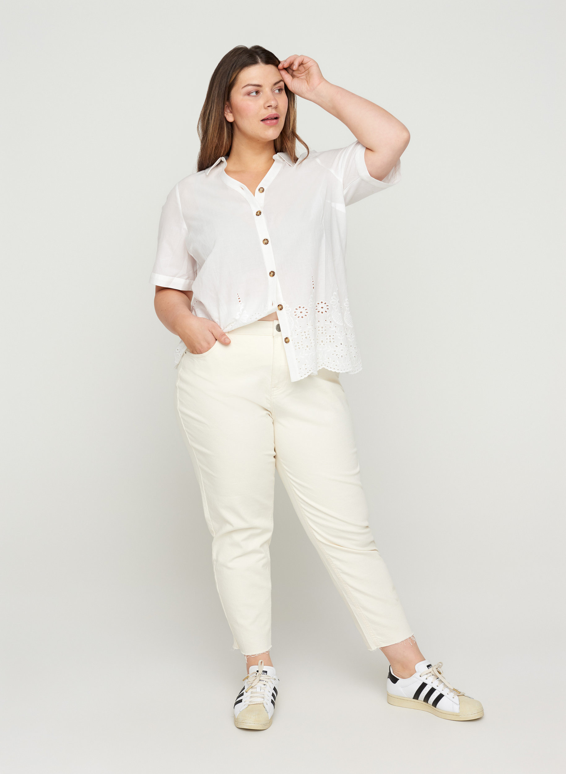 Cropped Mille mom jeans with raw hems - Beige - Sz. 42-60 - Zizzifashion