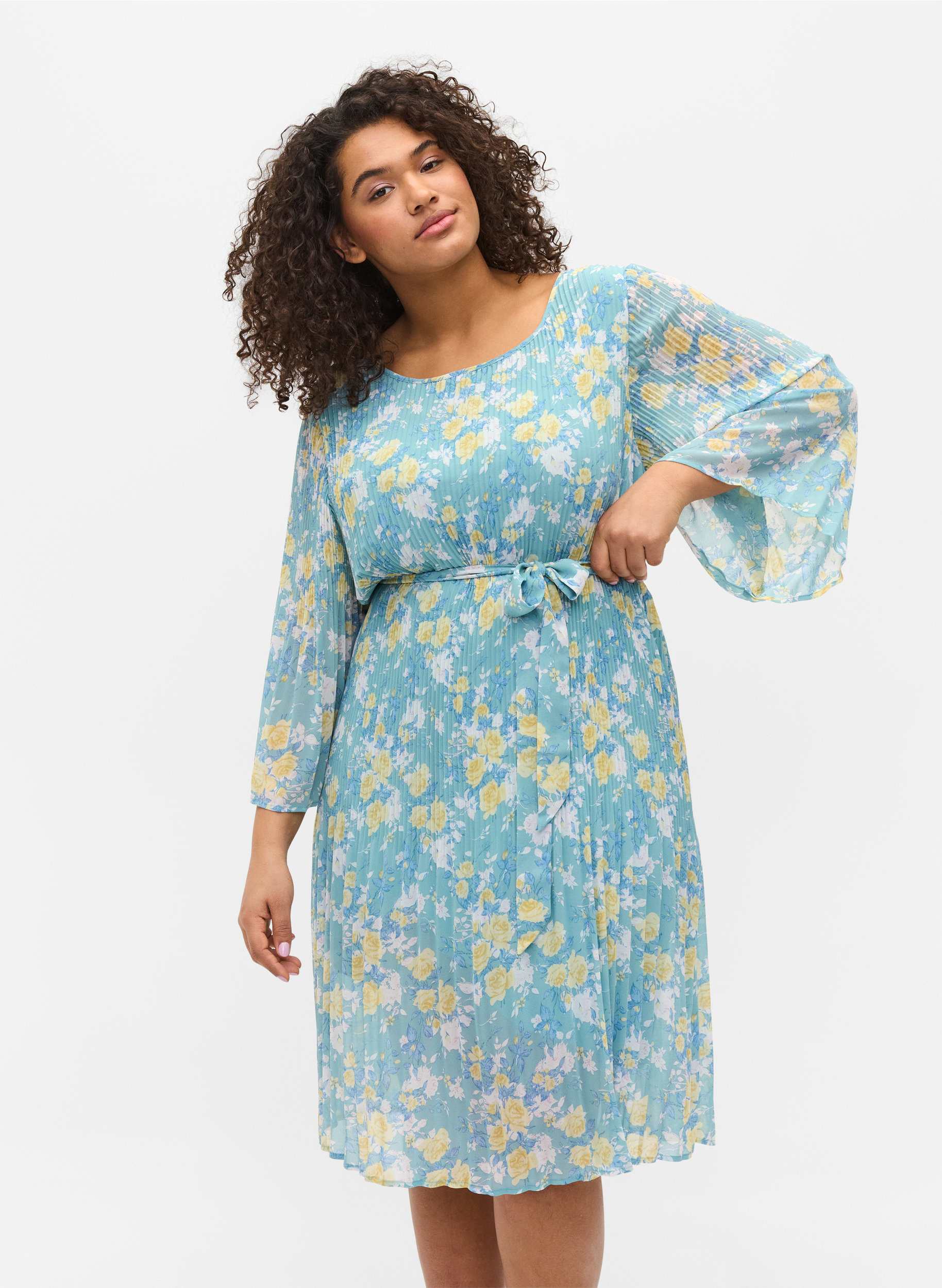 Printed pleated dress with tie string 