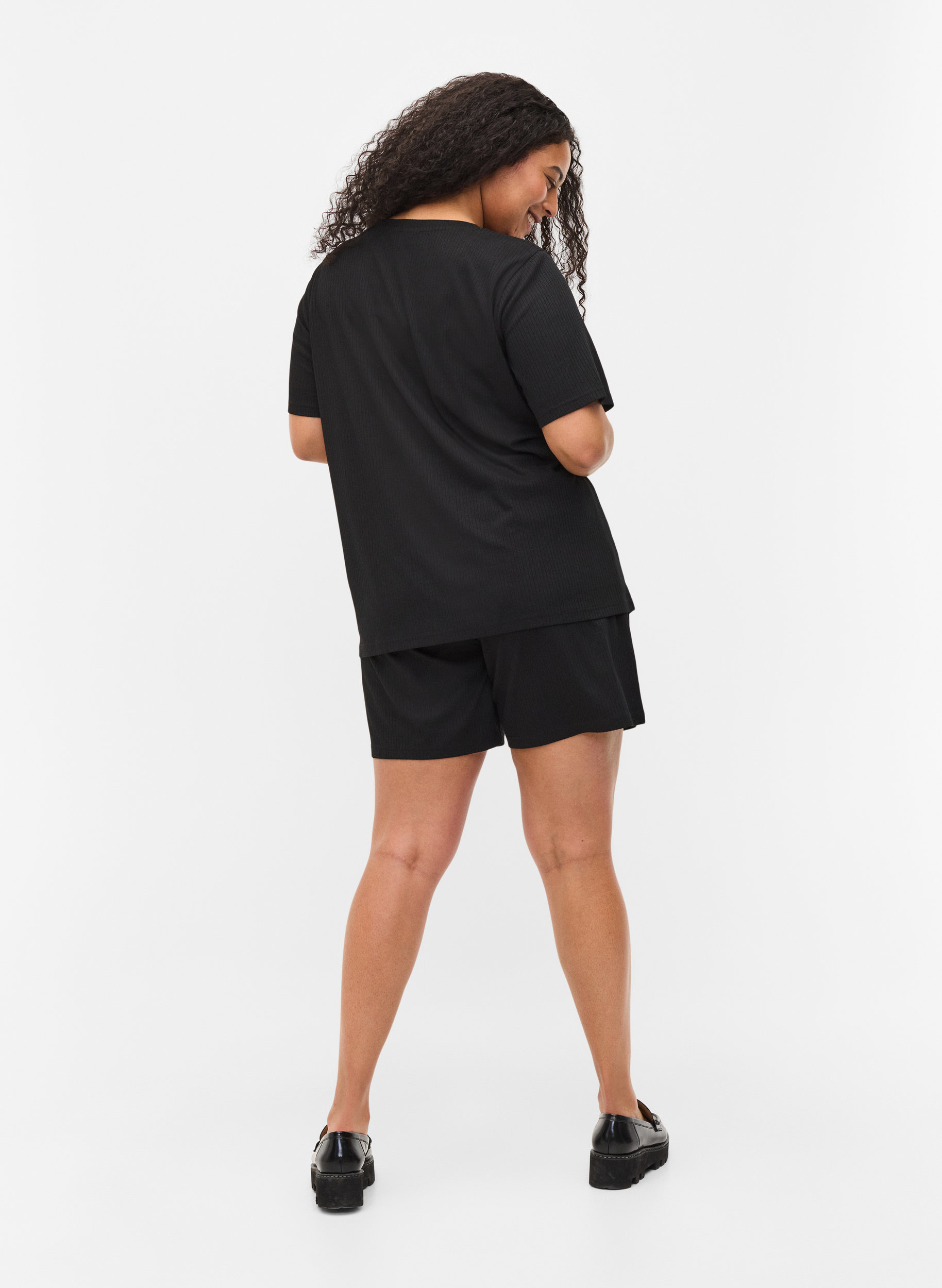 Shorts in ribbed fabric with pockets, Black, Model