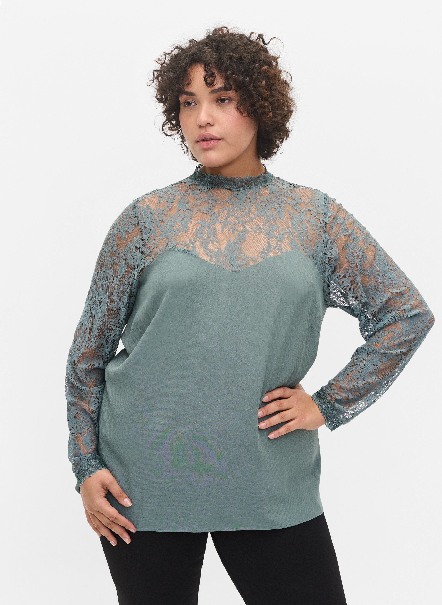 Long-sleeved viscose blouse with lace 