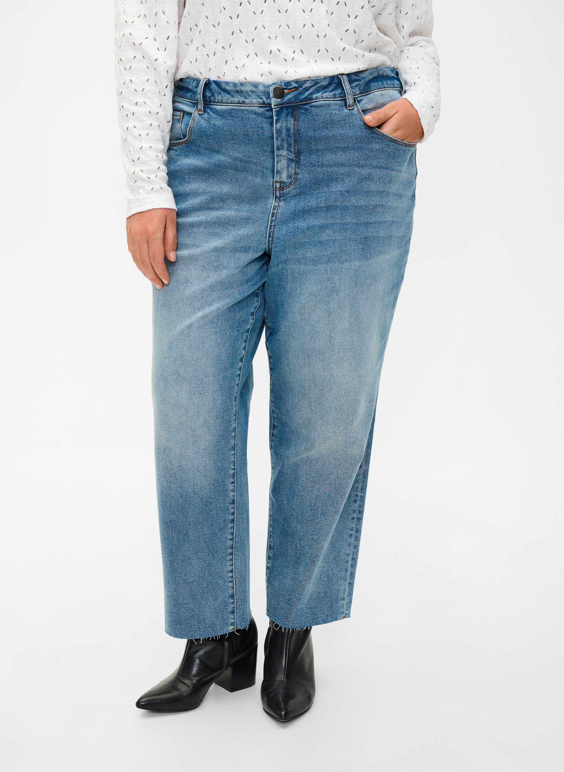 7/8 jeans with raw hems and high waist, Light blue denim, Model image number 2