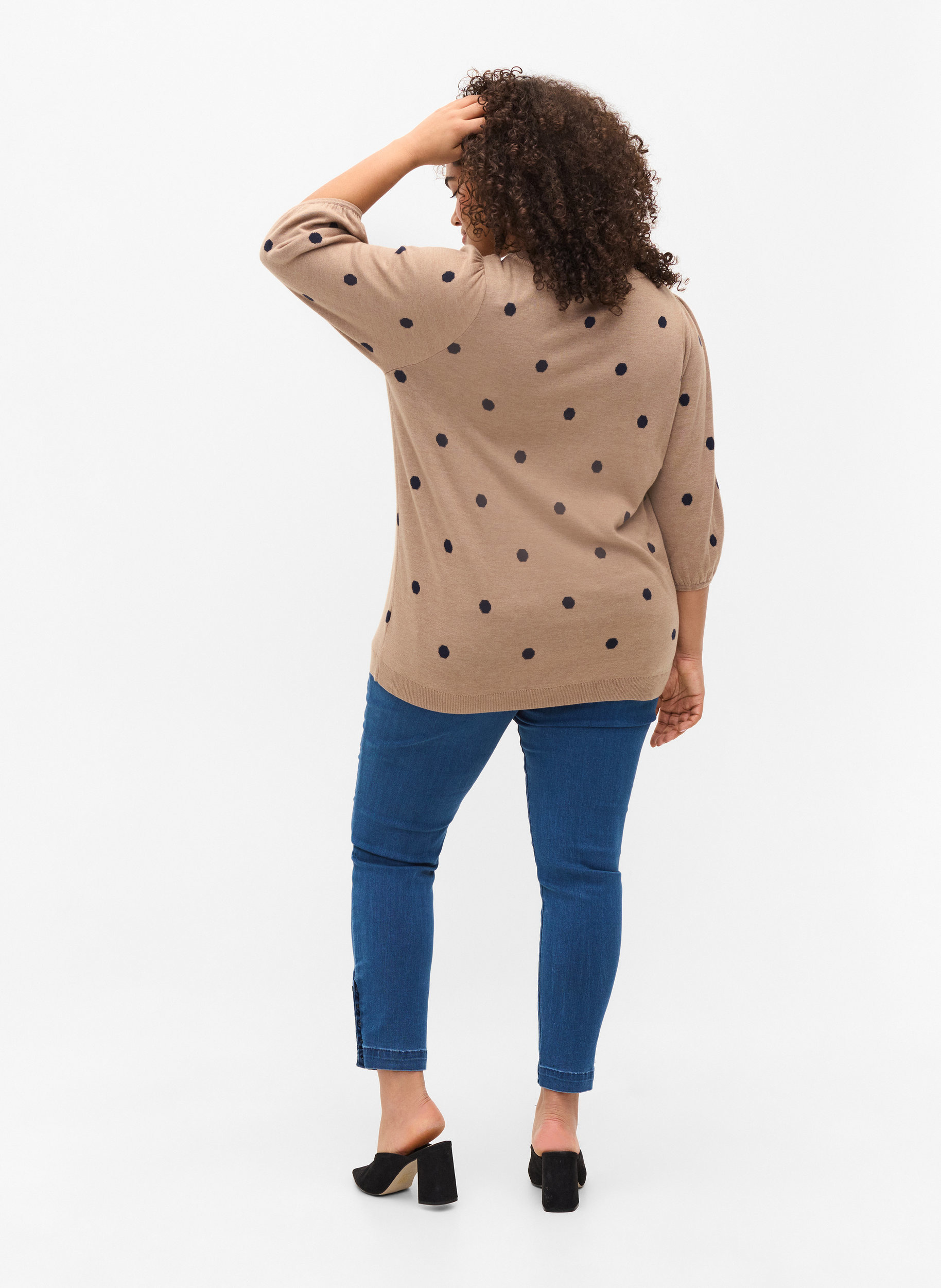 Cropped jeggings with buttons on the 