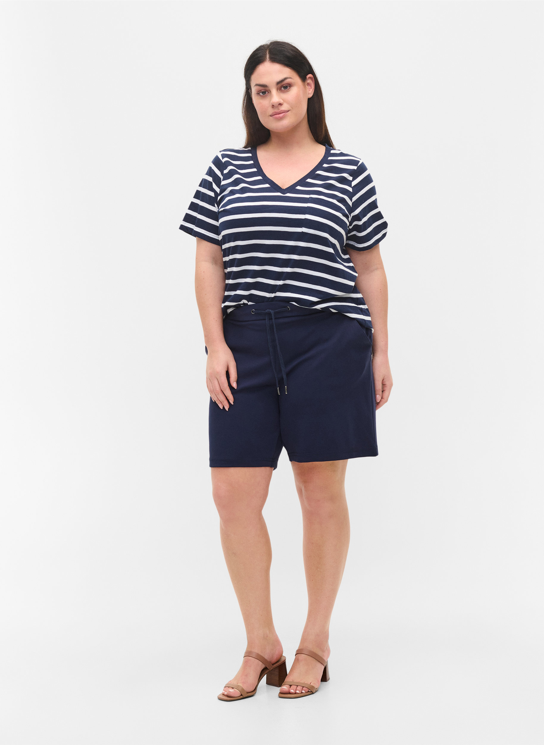 Loose shorts with drawstring and 
