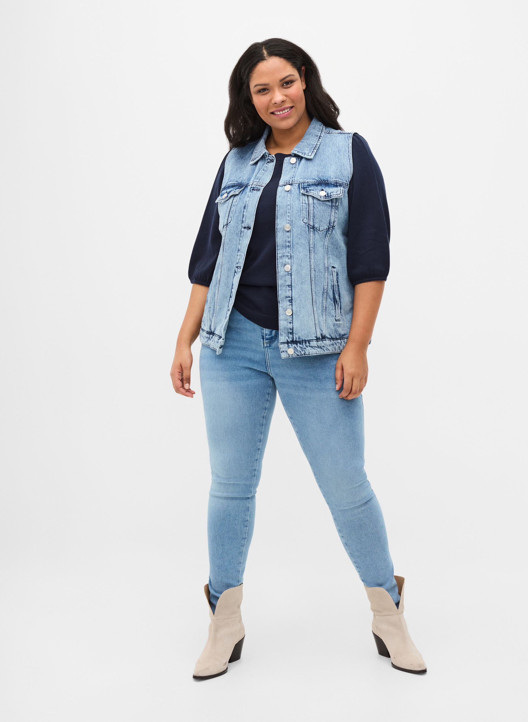 Denim vest with pockets and embroidery 