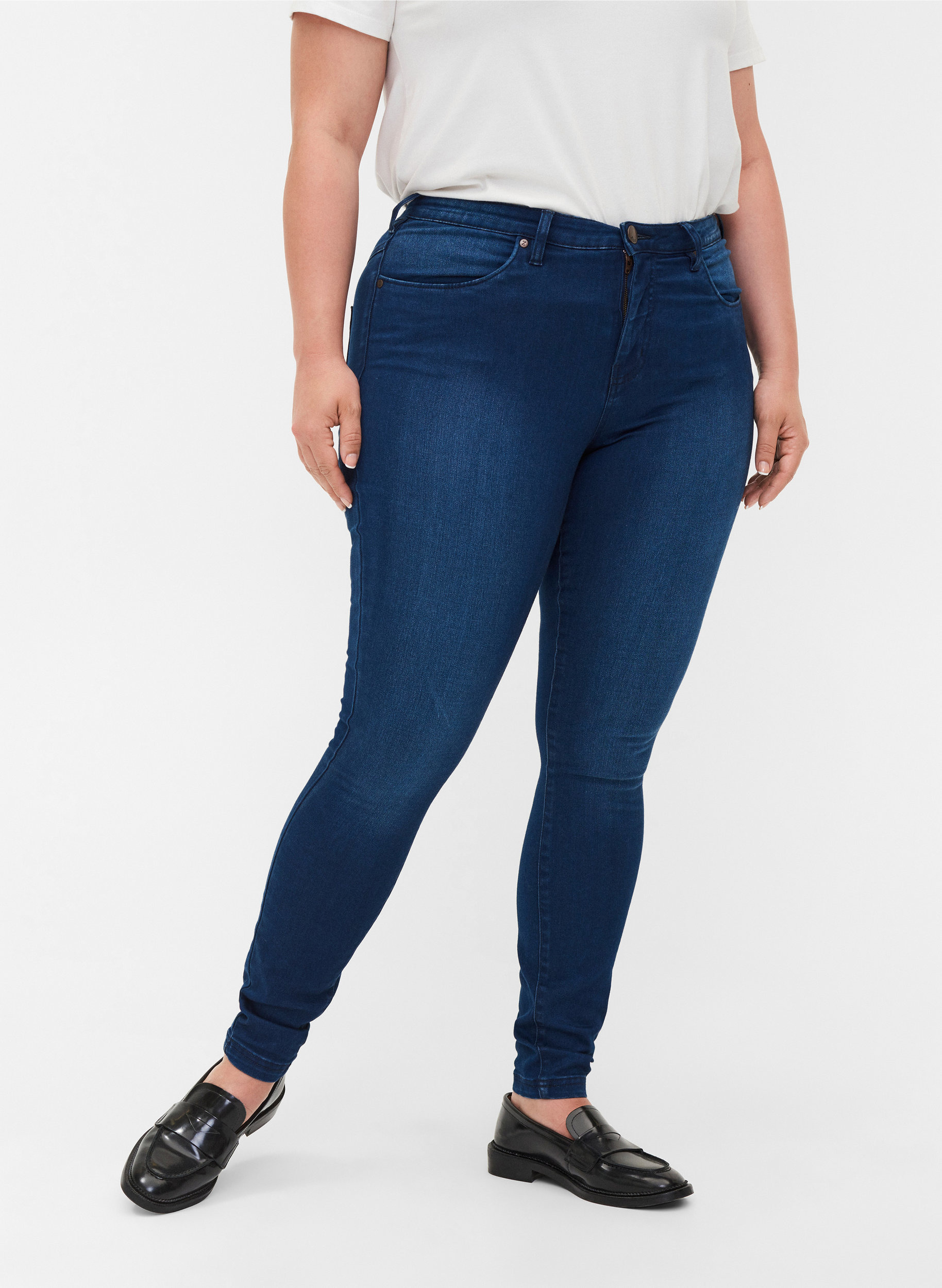 Super slim Amy jeans with high waist, Blue denim, Model image number 4