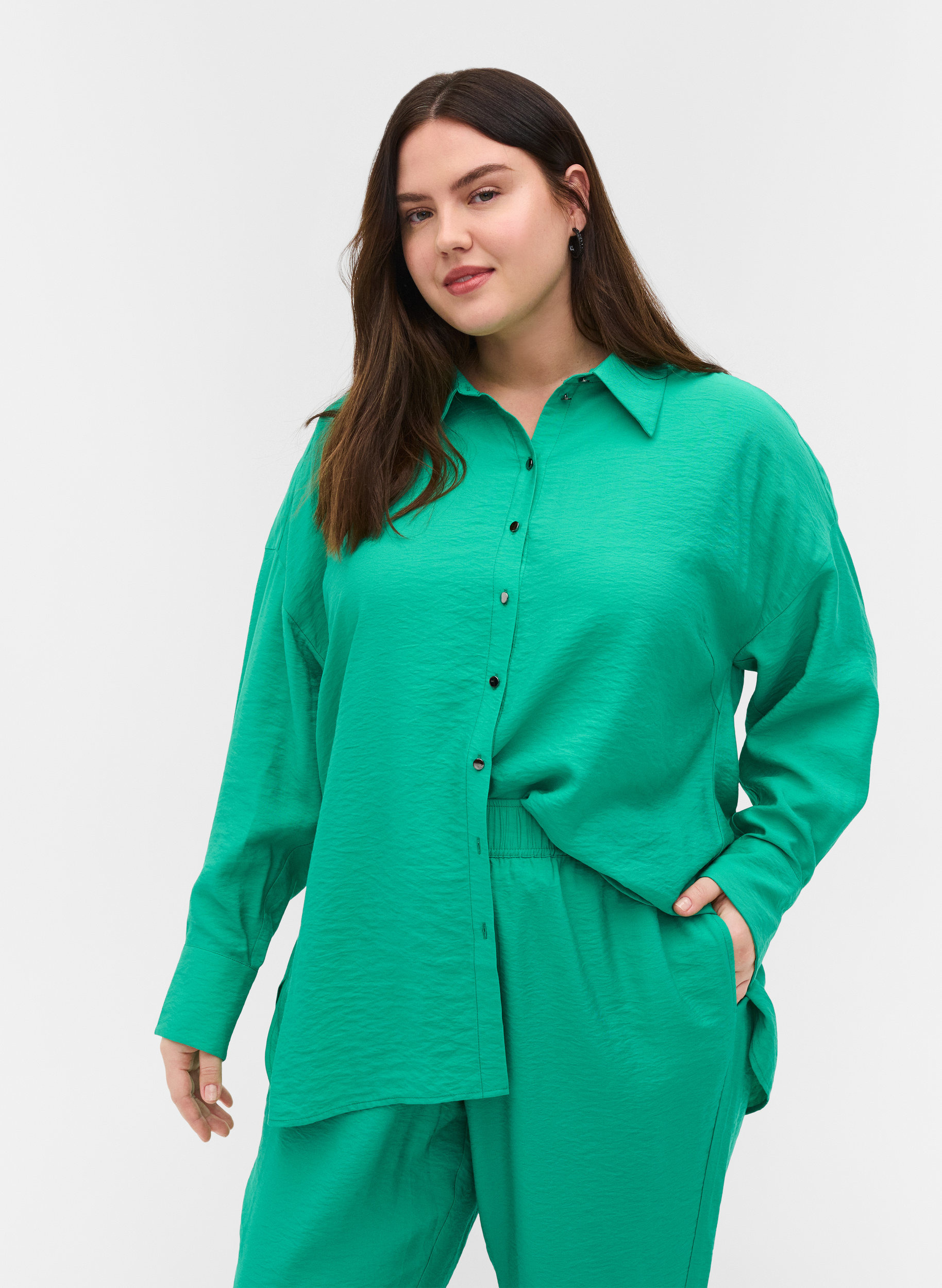 Long-sleeved viscose shirt, Mint, Model
