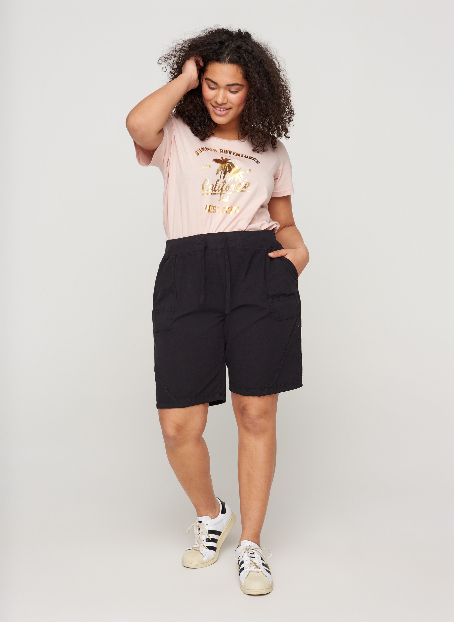 Loose cotton shorts with pockets 