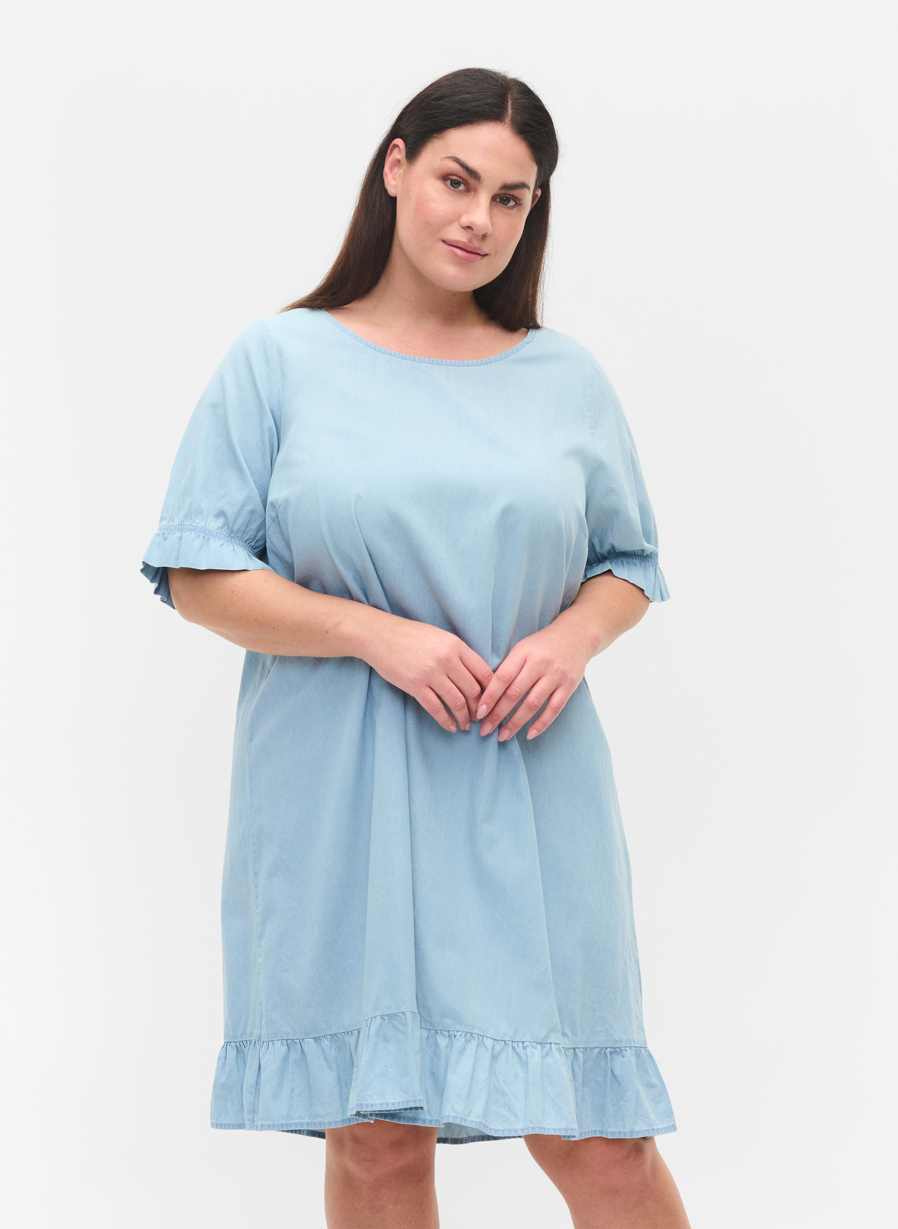 Short-sleeved denim dress in cotton, Light blue denim, Model