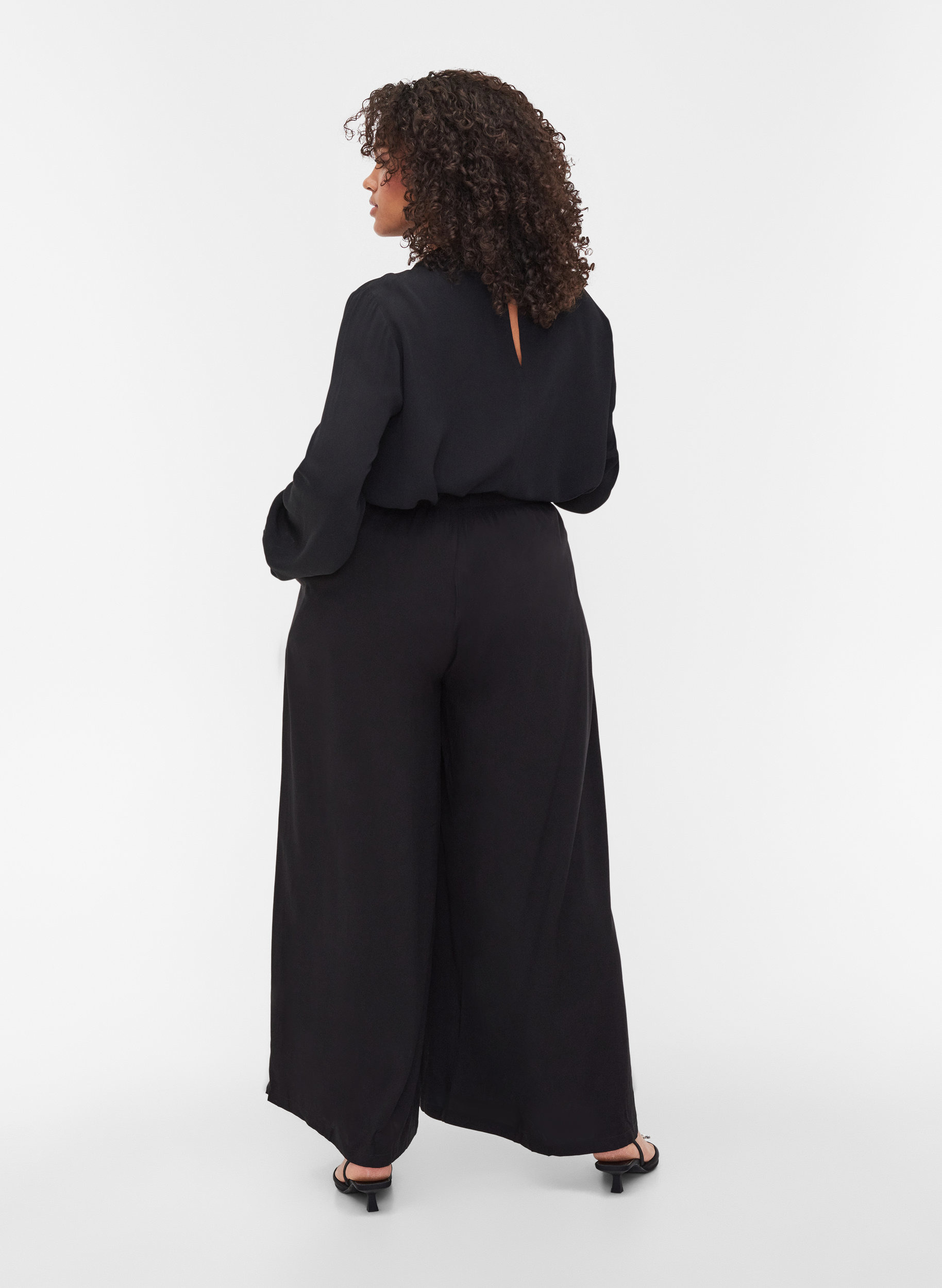 Plain wide leg pants made of viscose 