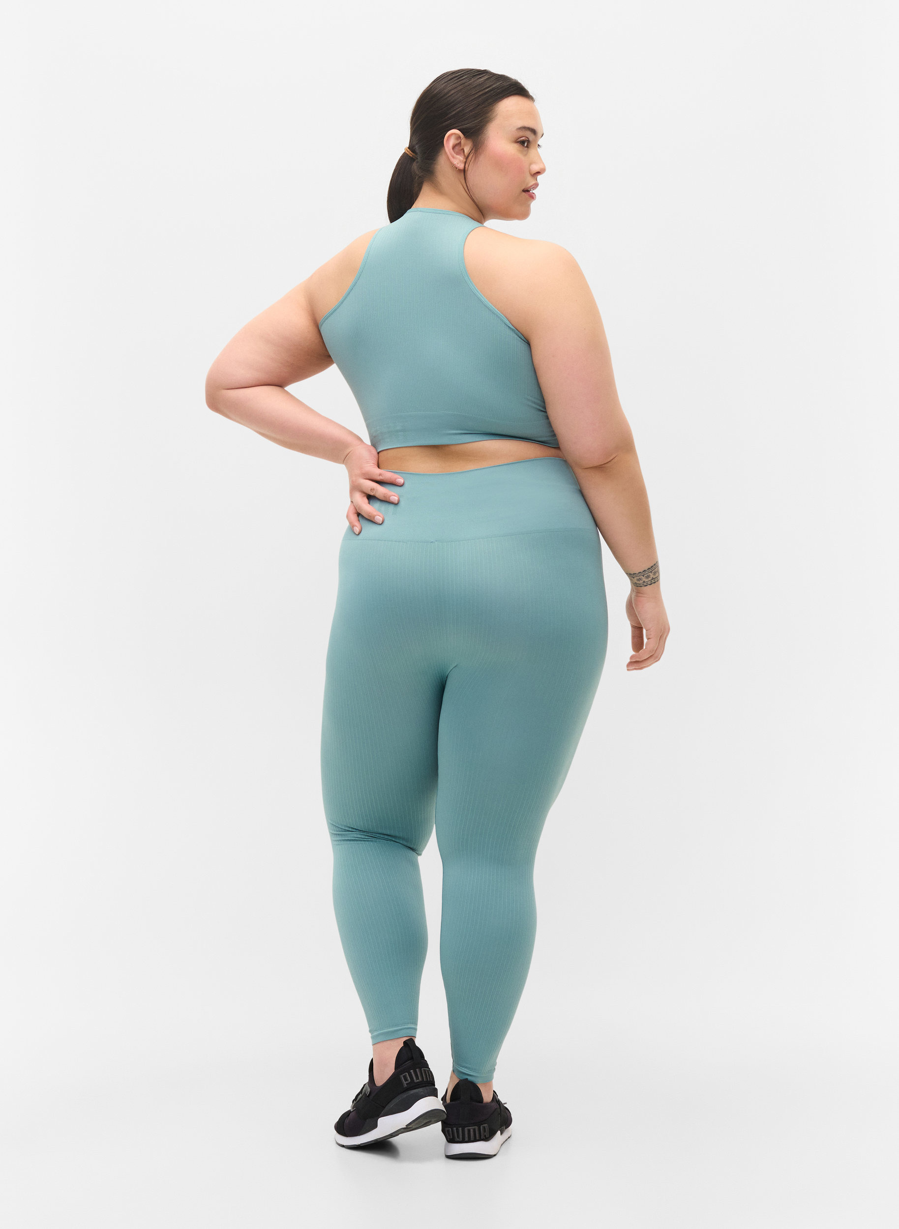 Workout leggings with ribbed structure 