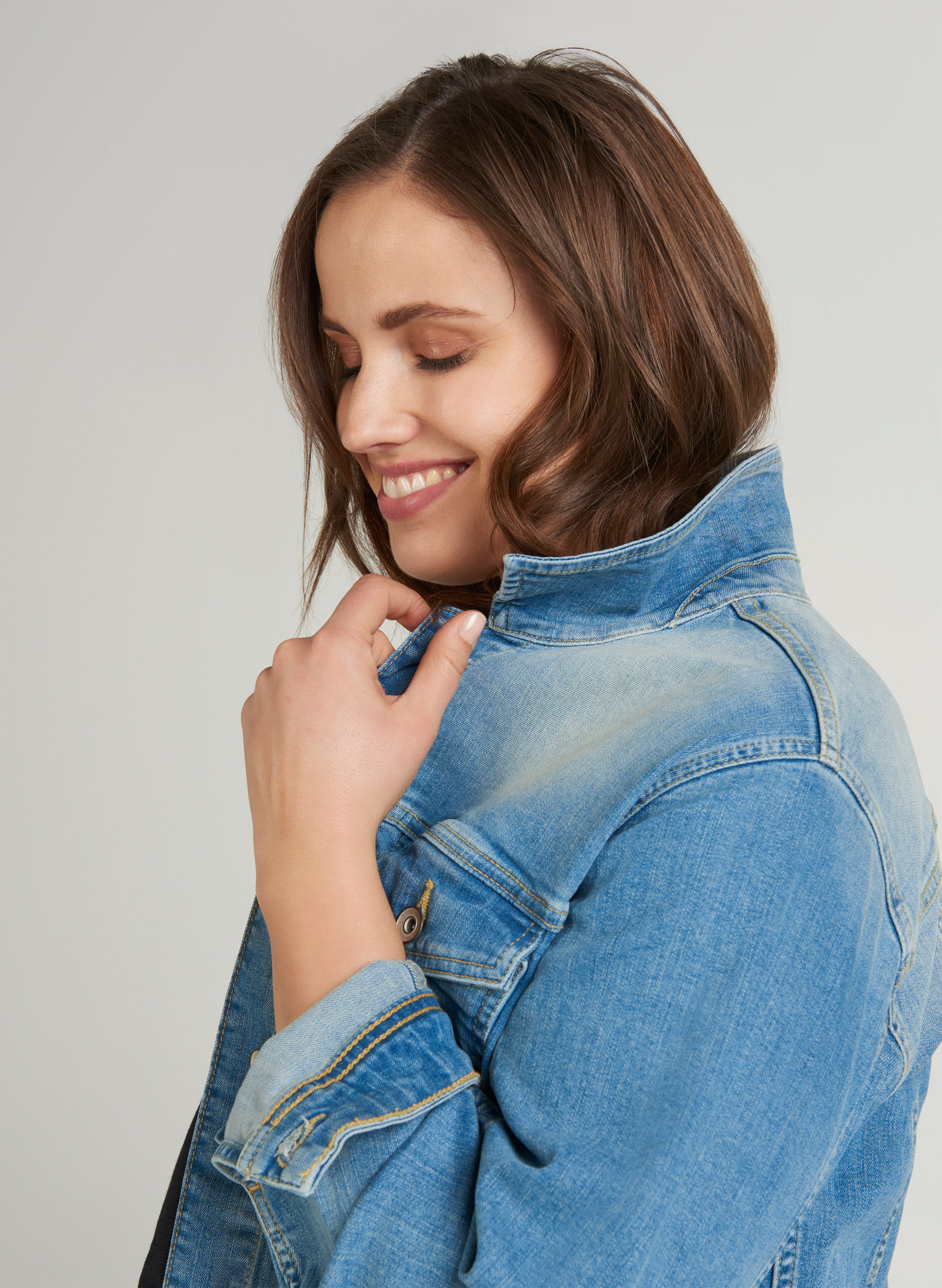 Light denim jacket with chest pockets 