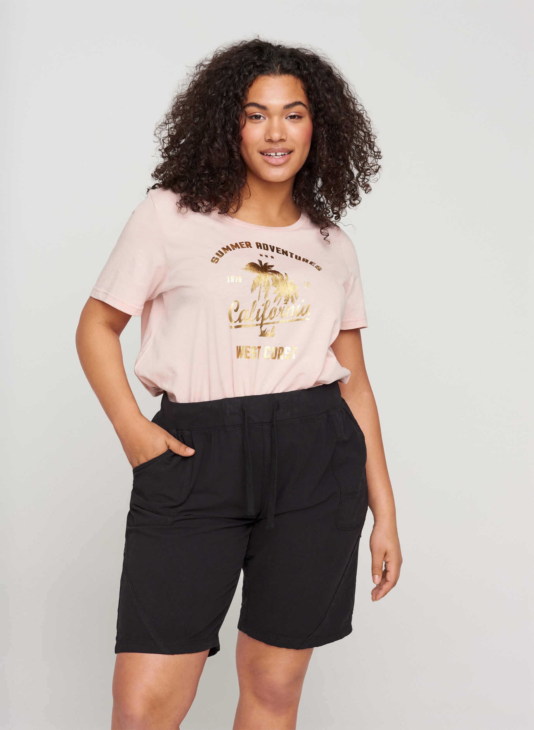 Loose cotton shorts with pockets 