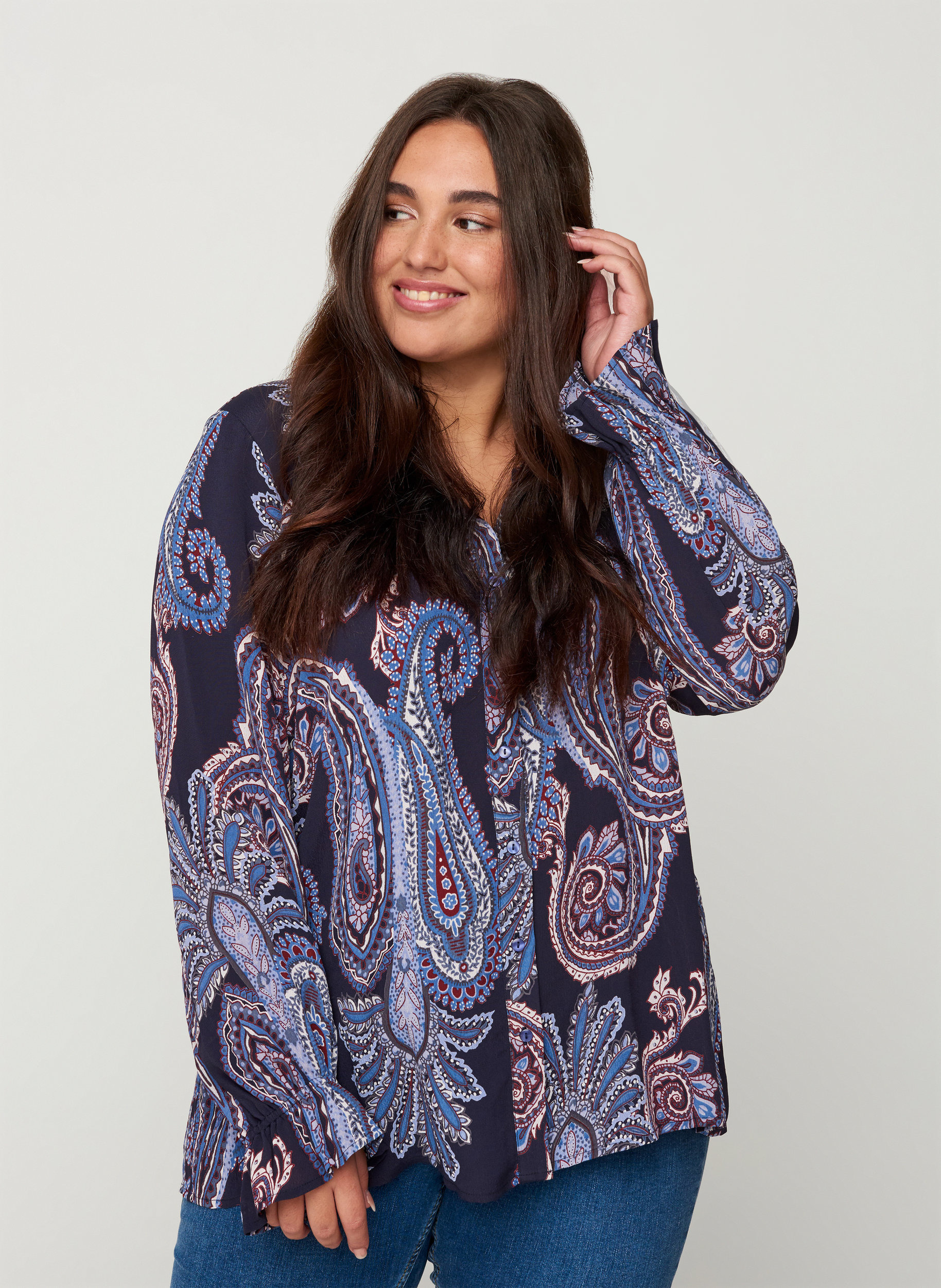 Long-sleeved viscose shirt with a 