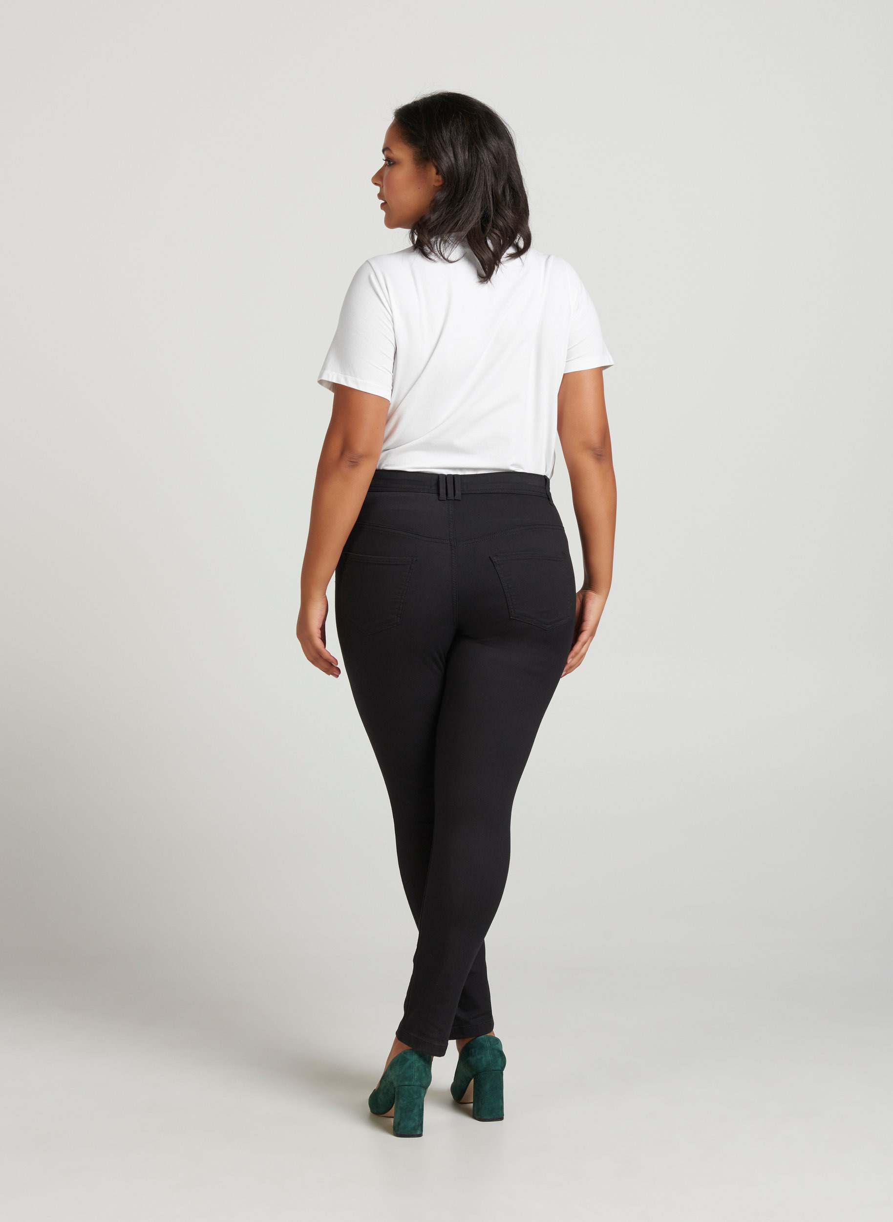 Extra slim fit Nille jeans with a high waist - Black - Sz. 42-60 -  Zizzifashion