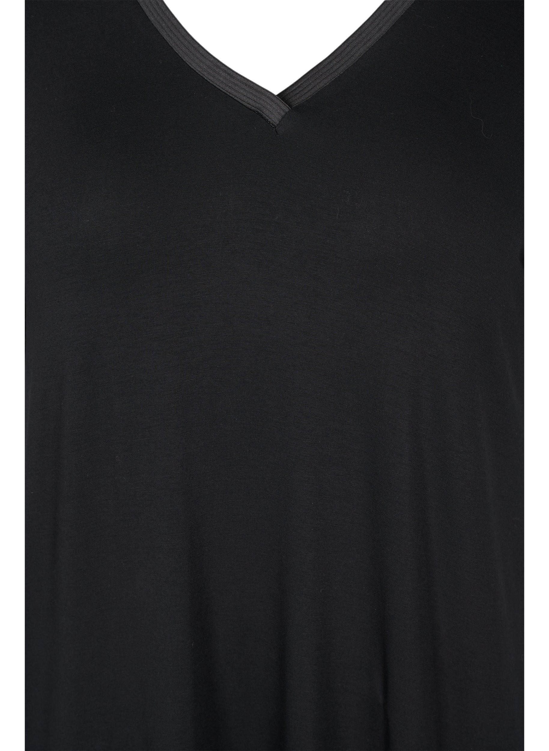 Short-sleeved nightie in viscose 