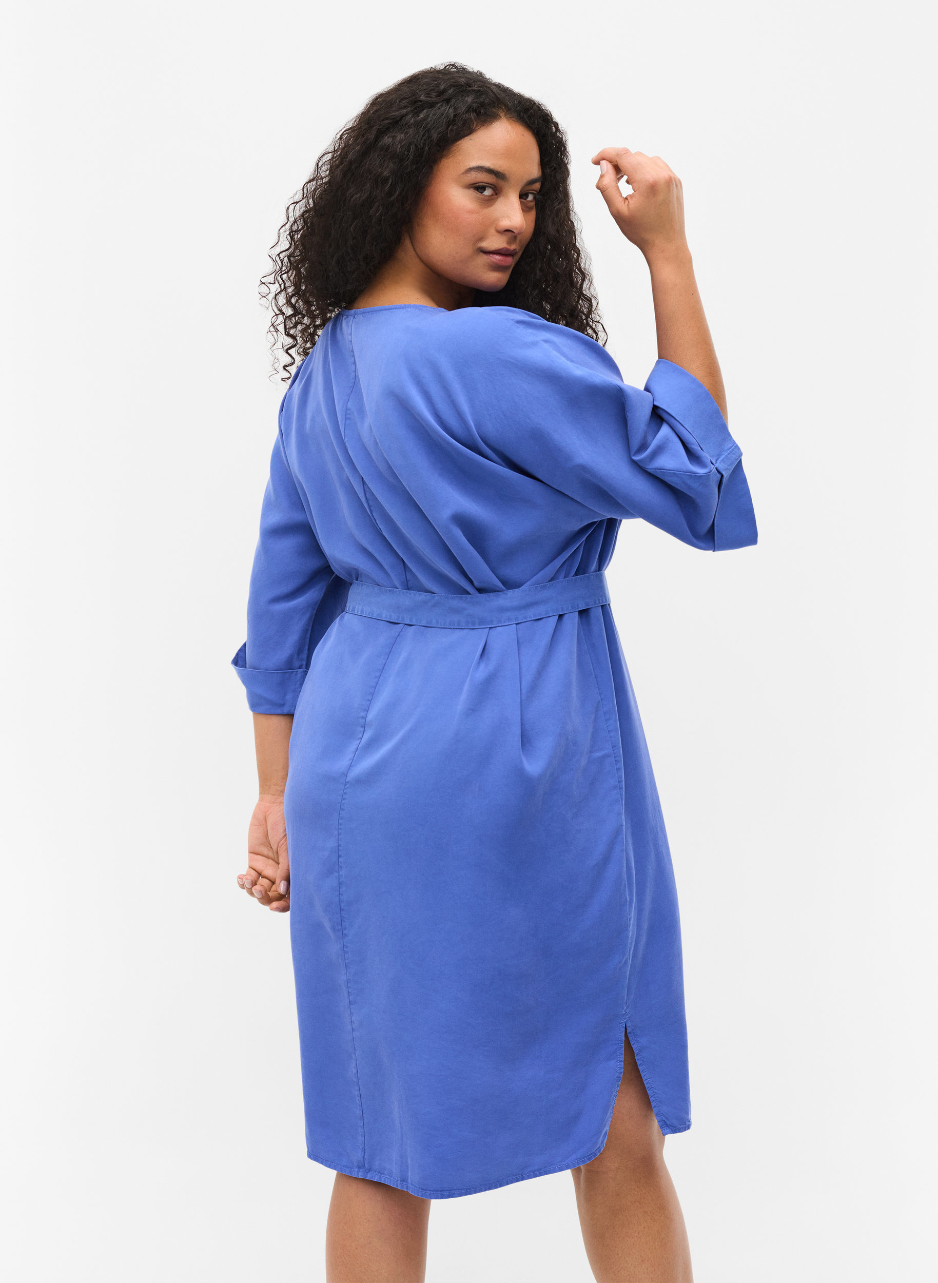 Dress with 3/4 sleeves and tie-belt 
