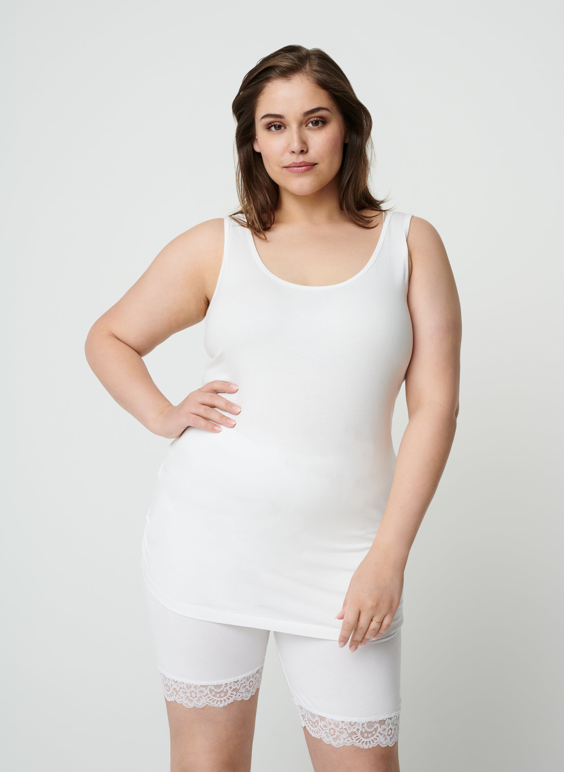 Cycling shorts with a lace trim - White 