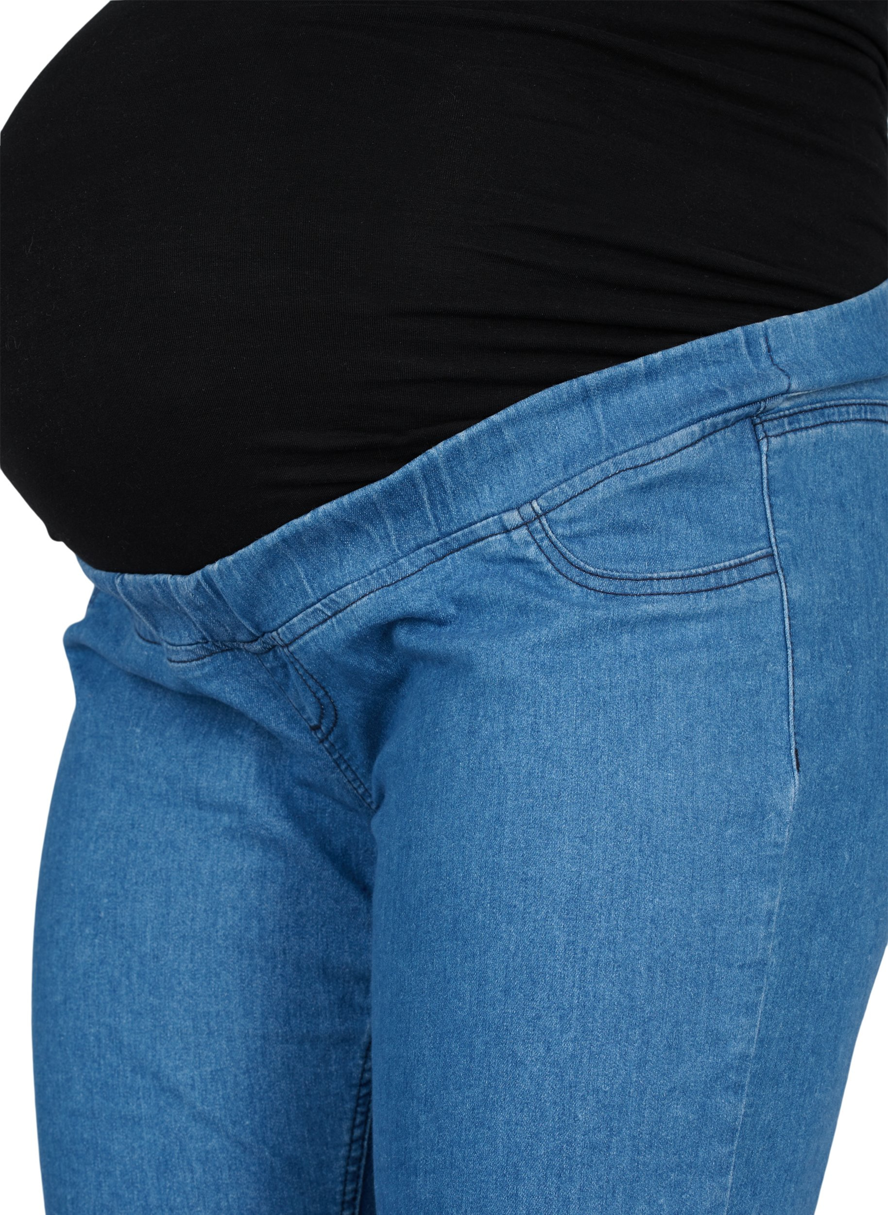 Maternity jeggings with back pockets 