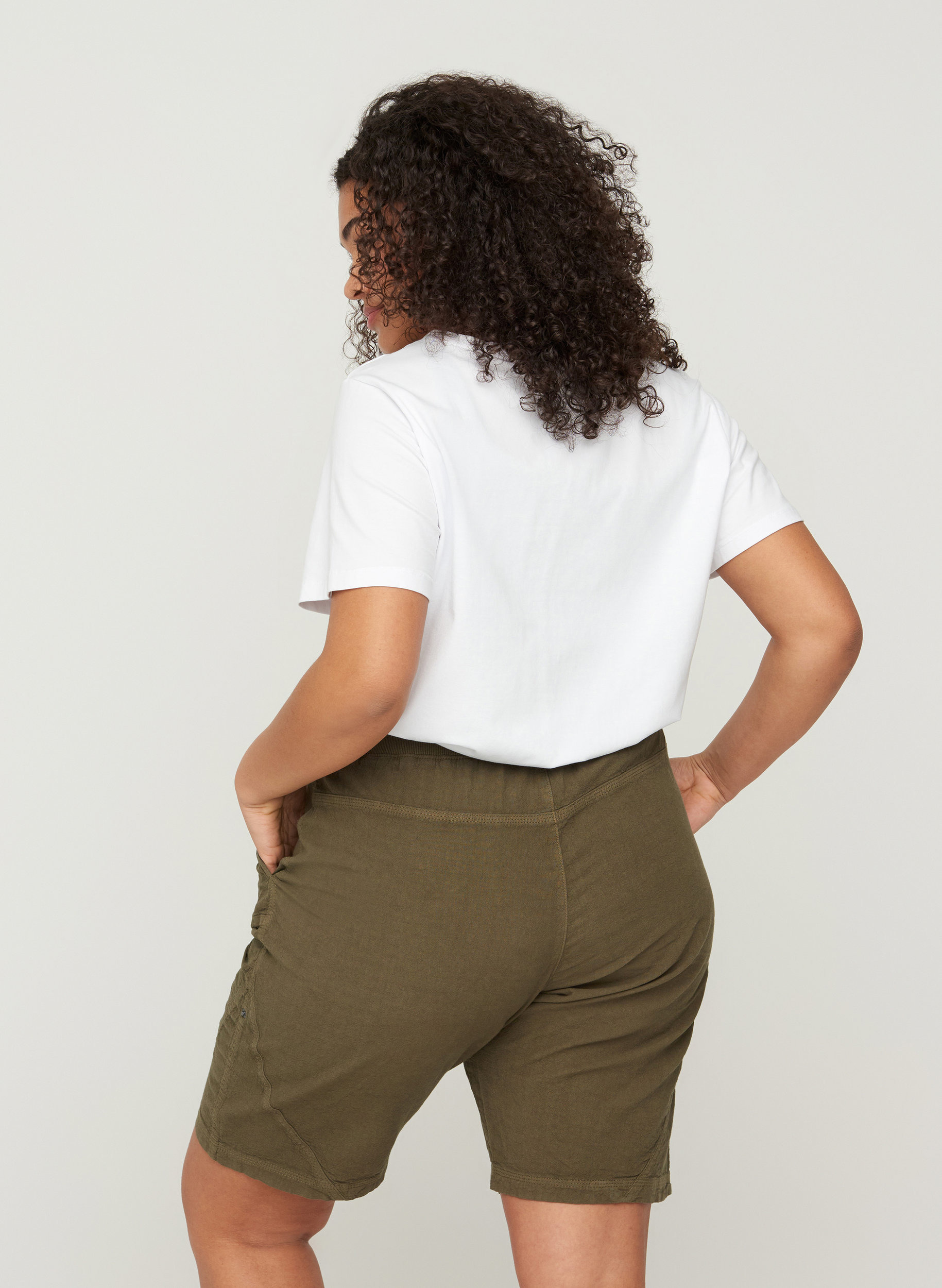 Loose cotton shorts with pockets 