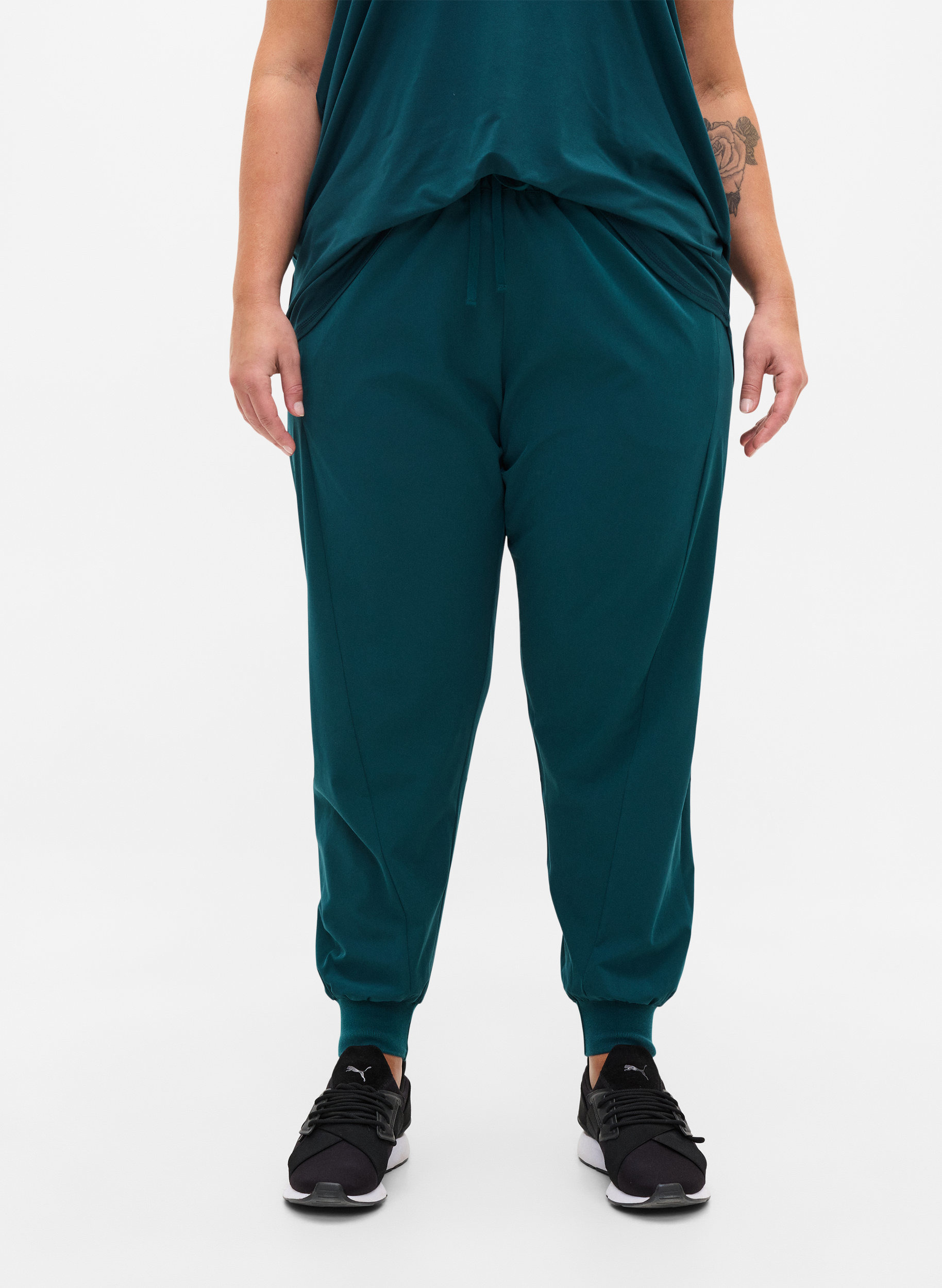 Loose exercise trousers with pockets 