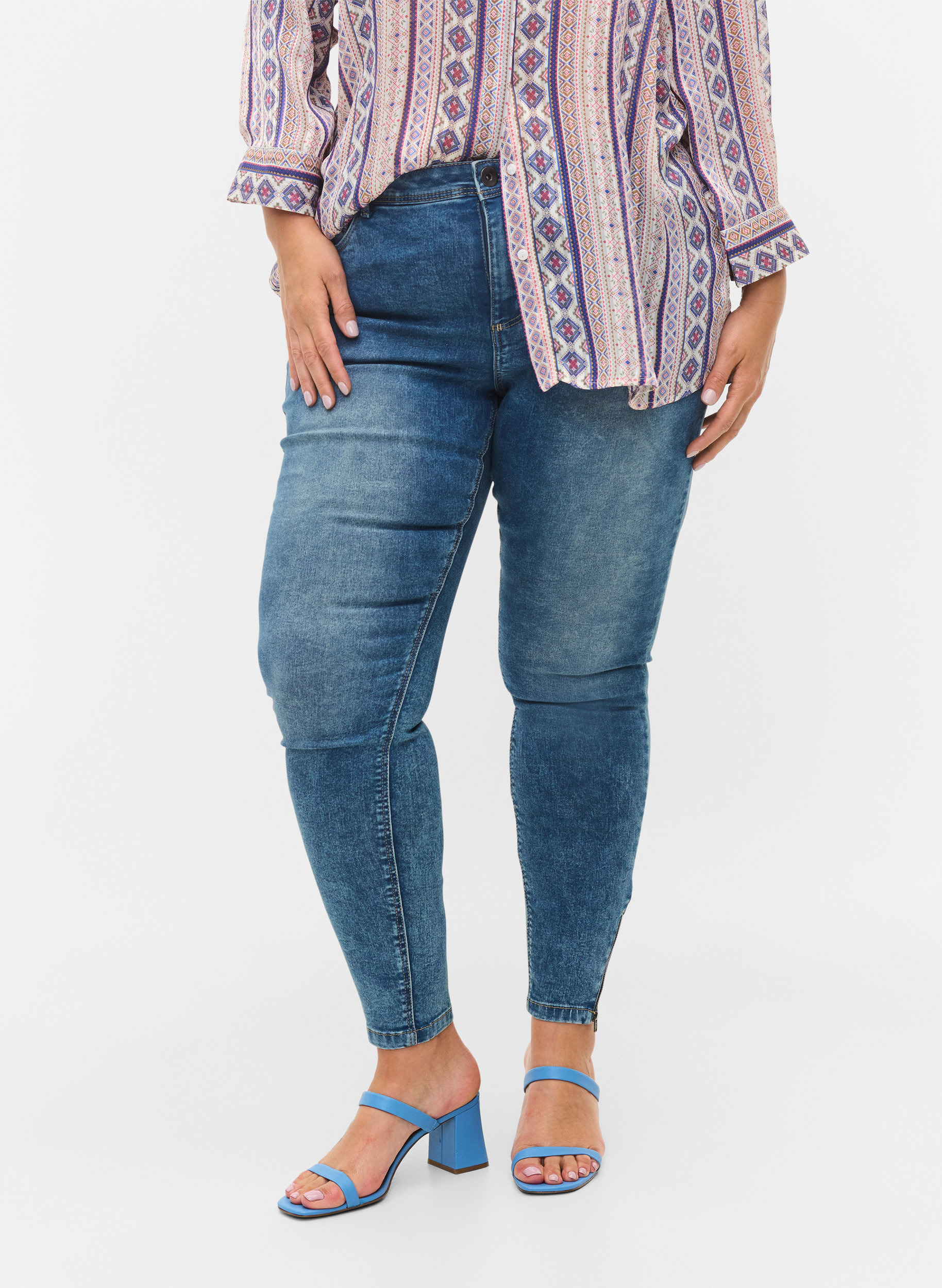 Cropped Amy jeans with a zip, Blue denim, Model image number 4