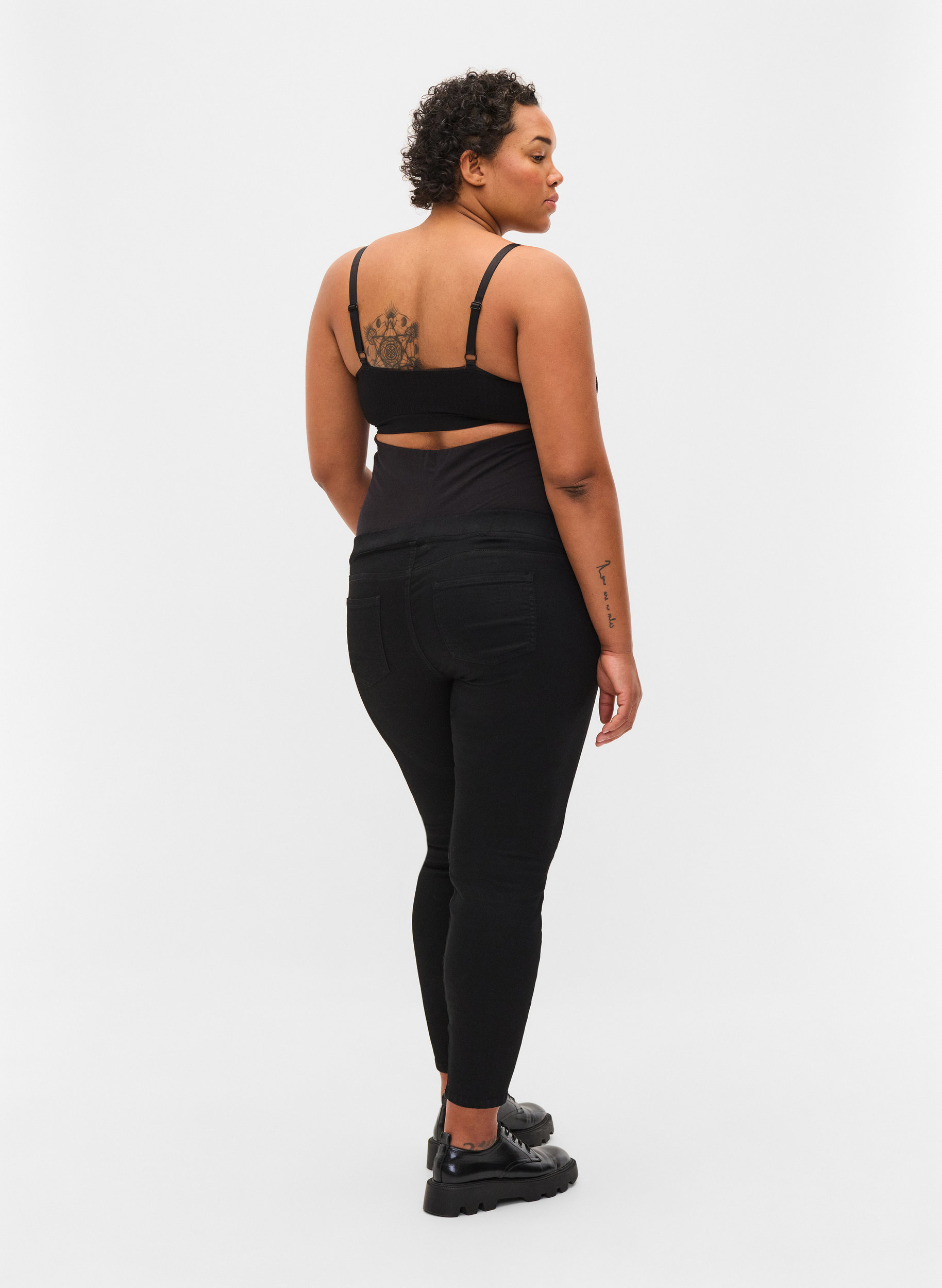 Maternity jeggings with back pockets 