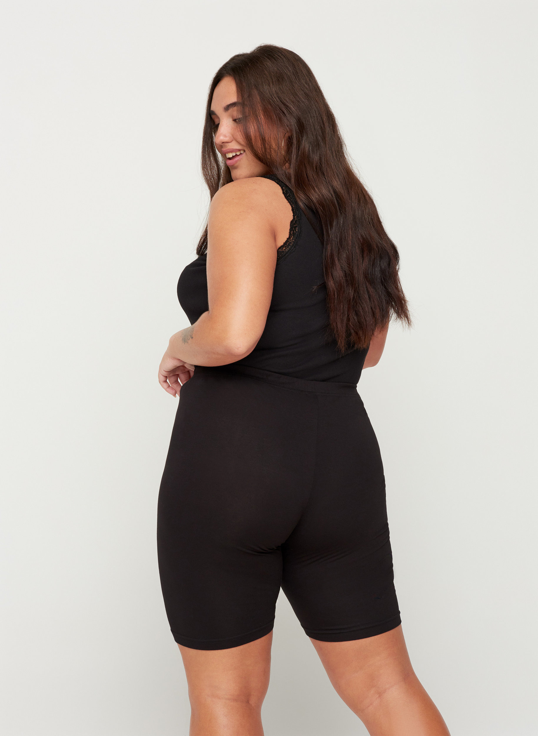 Plain-coloured basic bike shorts 