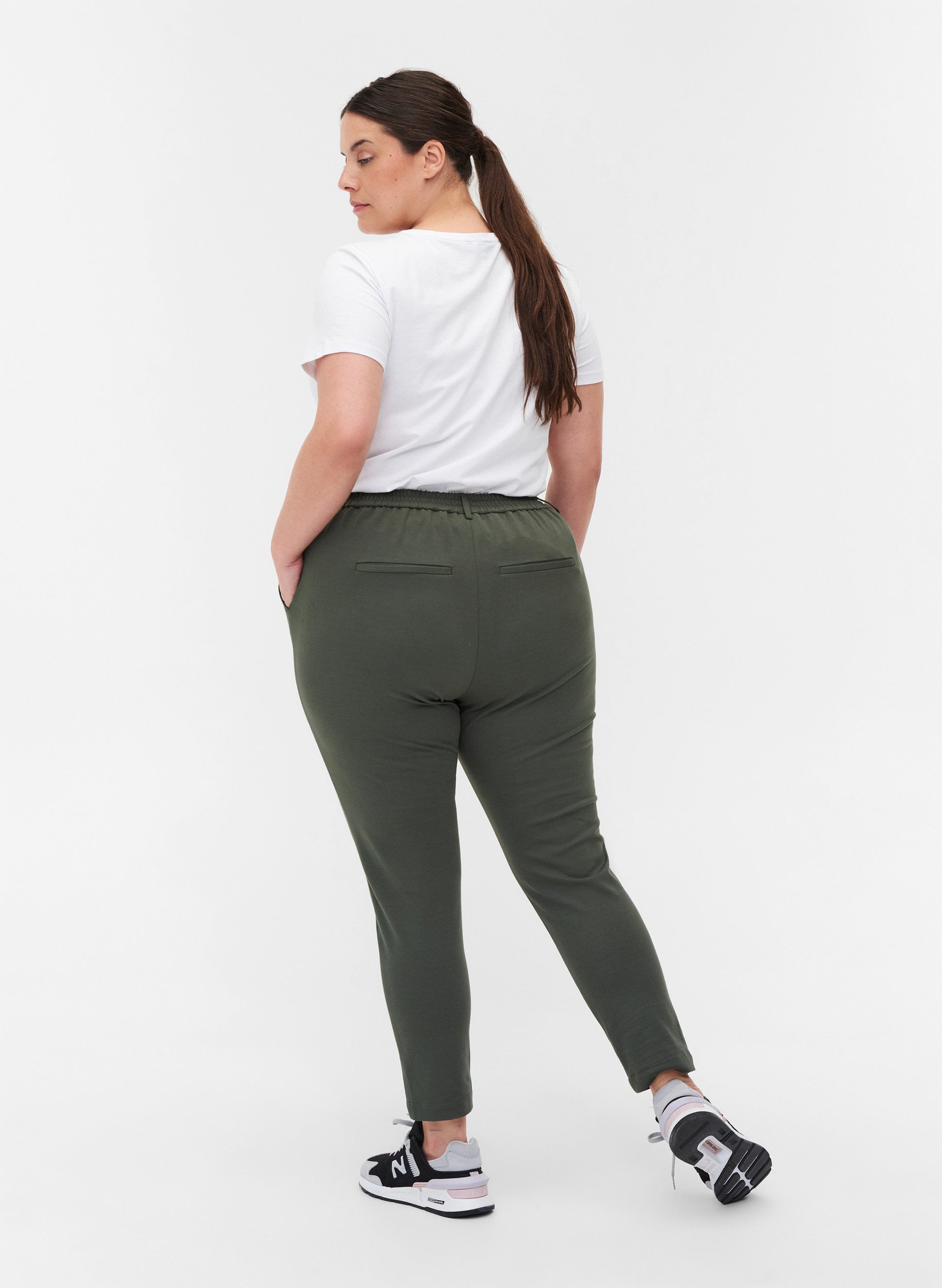 Cropped trousers with pockets and 