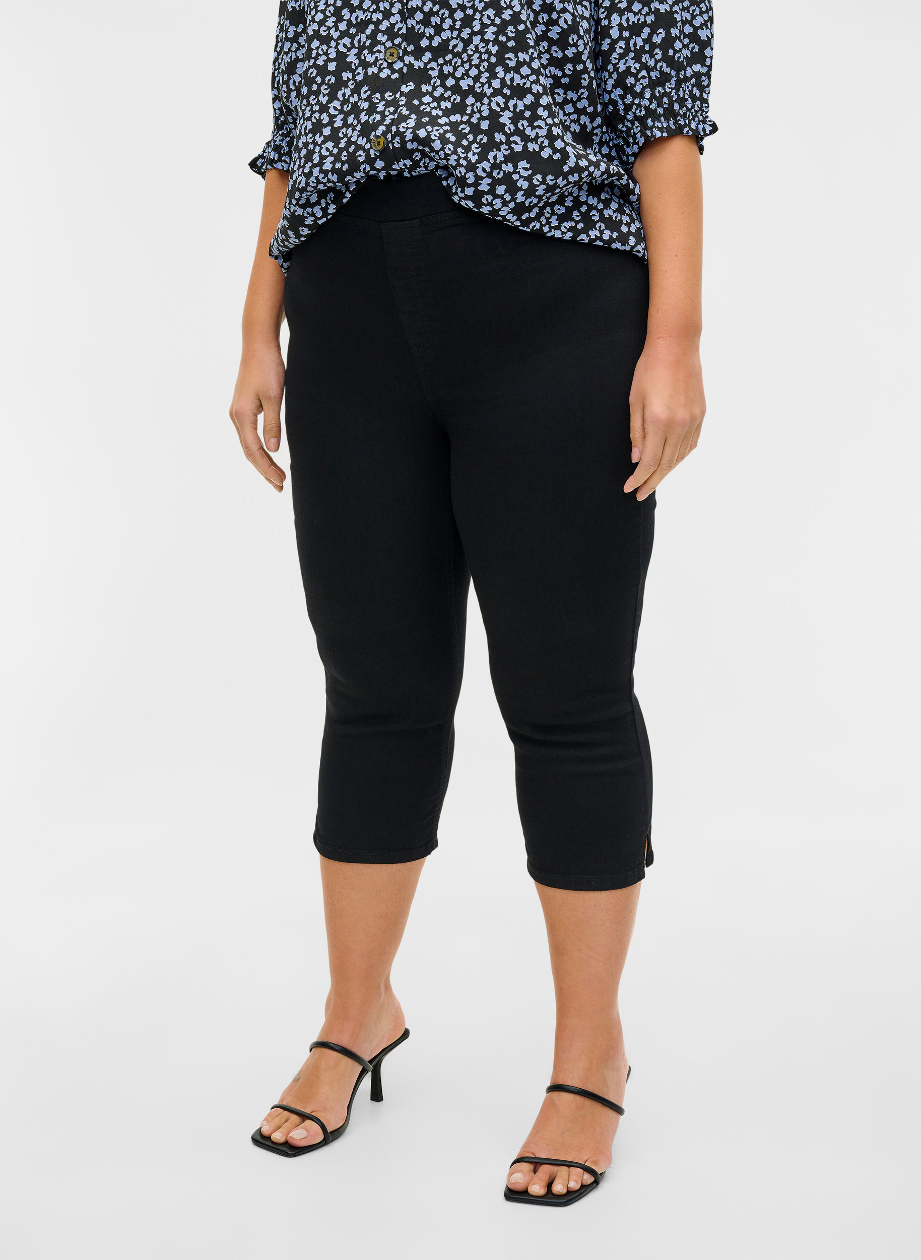 Cotton blend capris - Black - Sz. 42-60 
