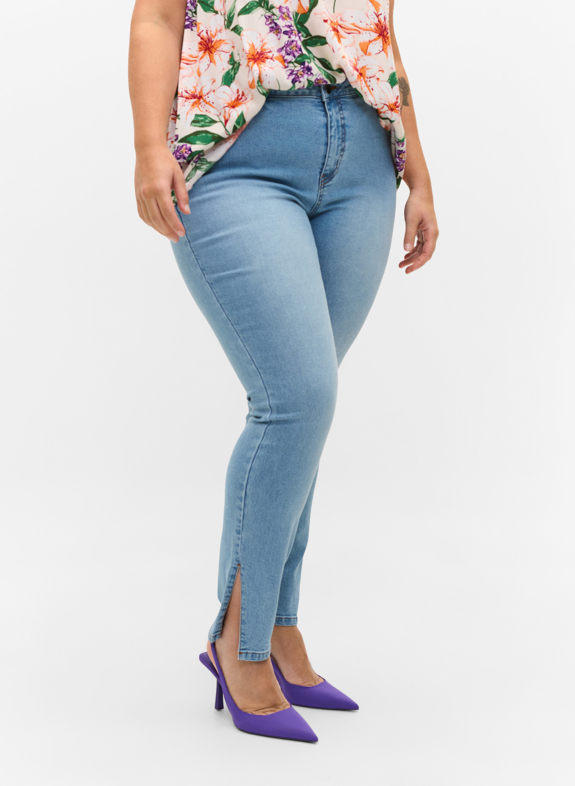 High-waisted Amy jeans with slits 