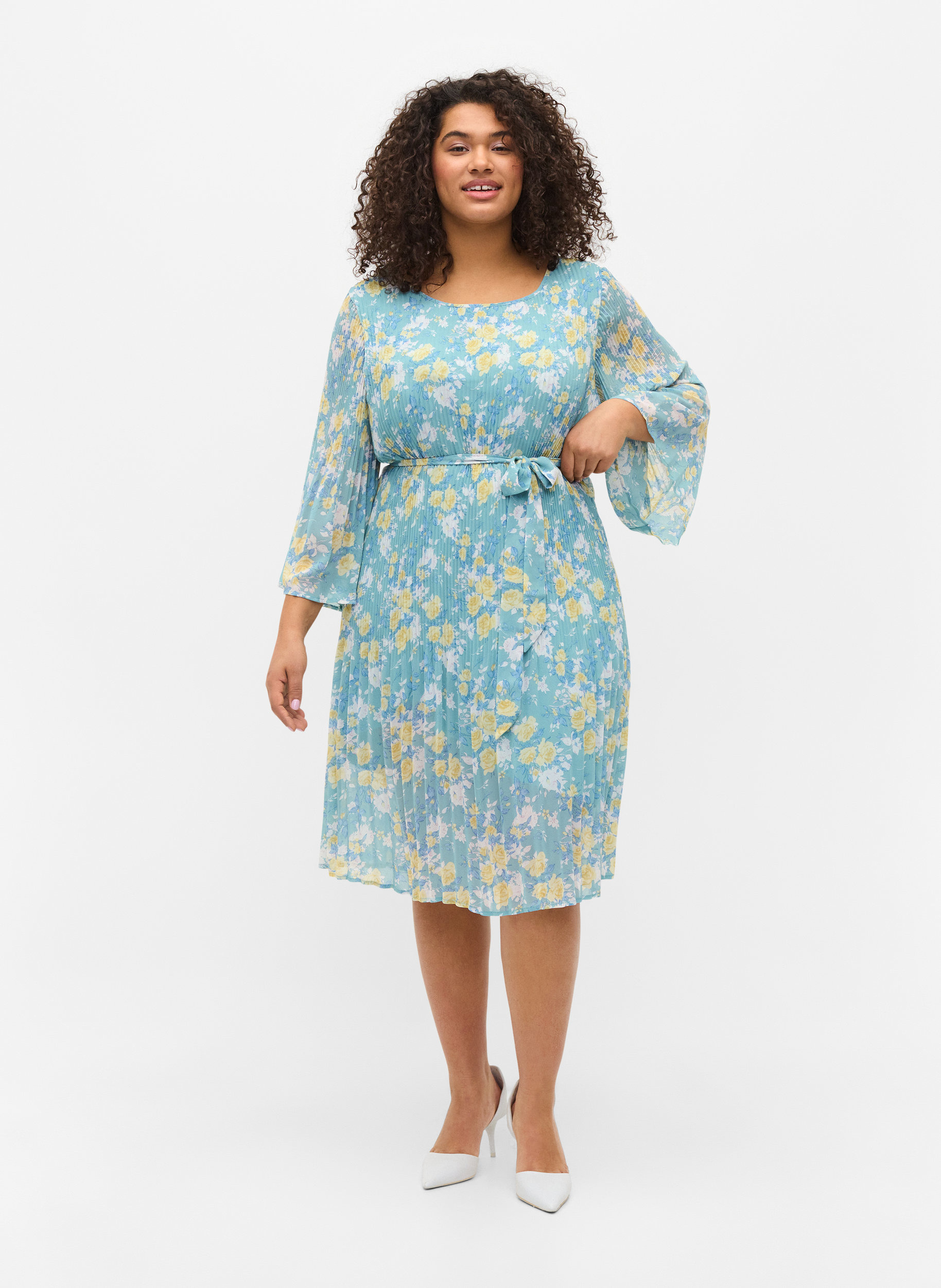 Printed pleated dress with tie string 