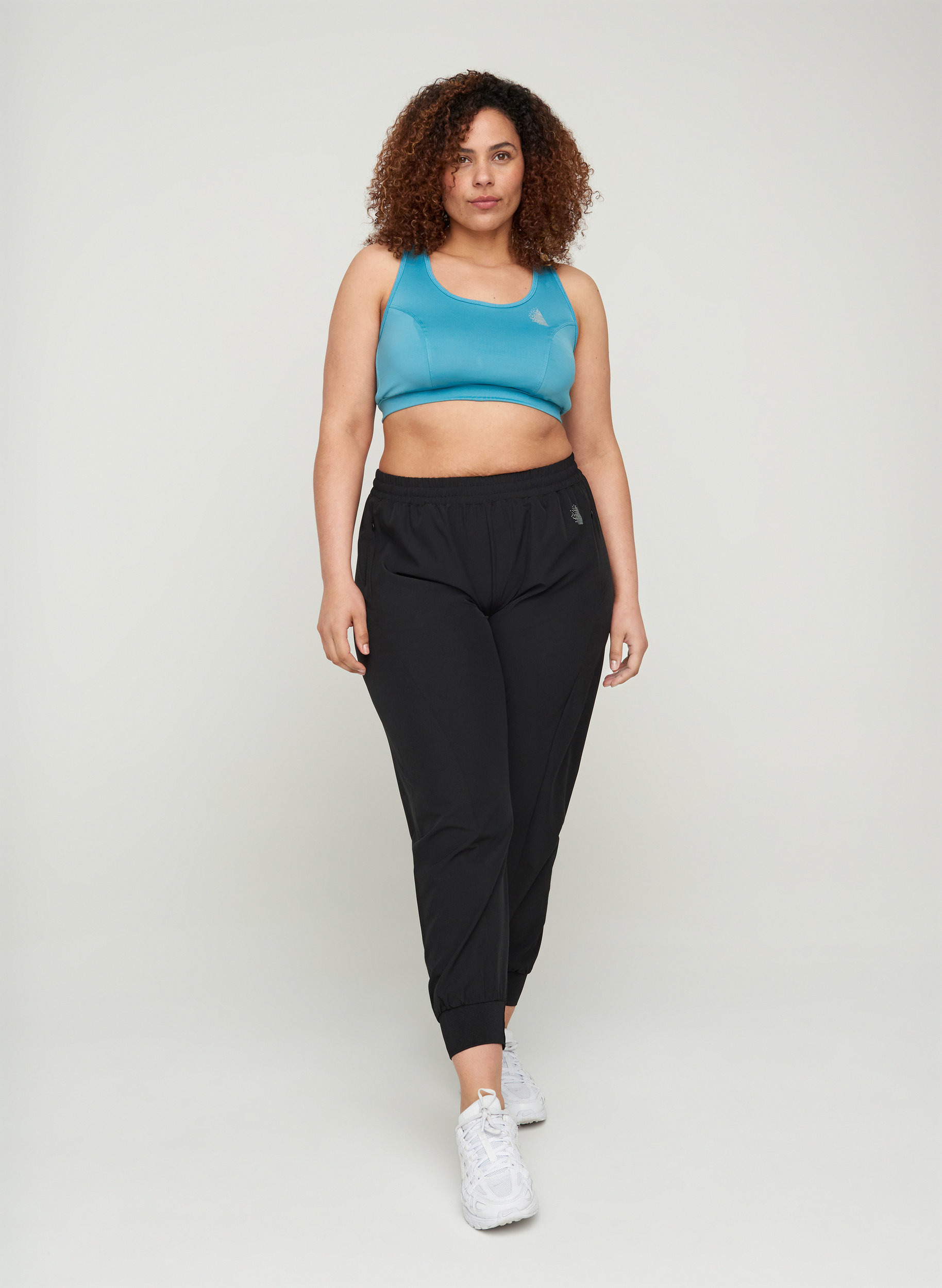 Loose exercise trousers with pockets 