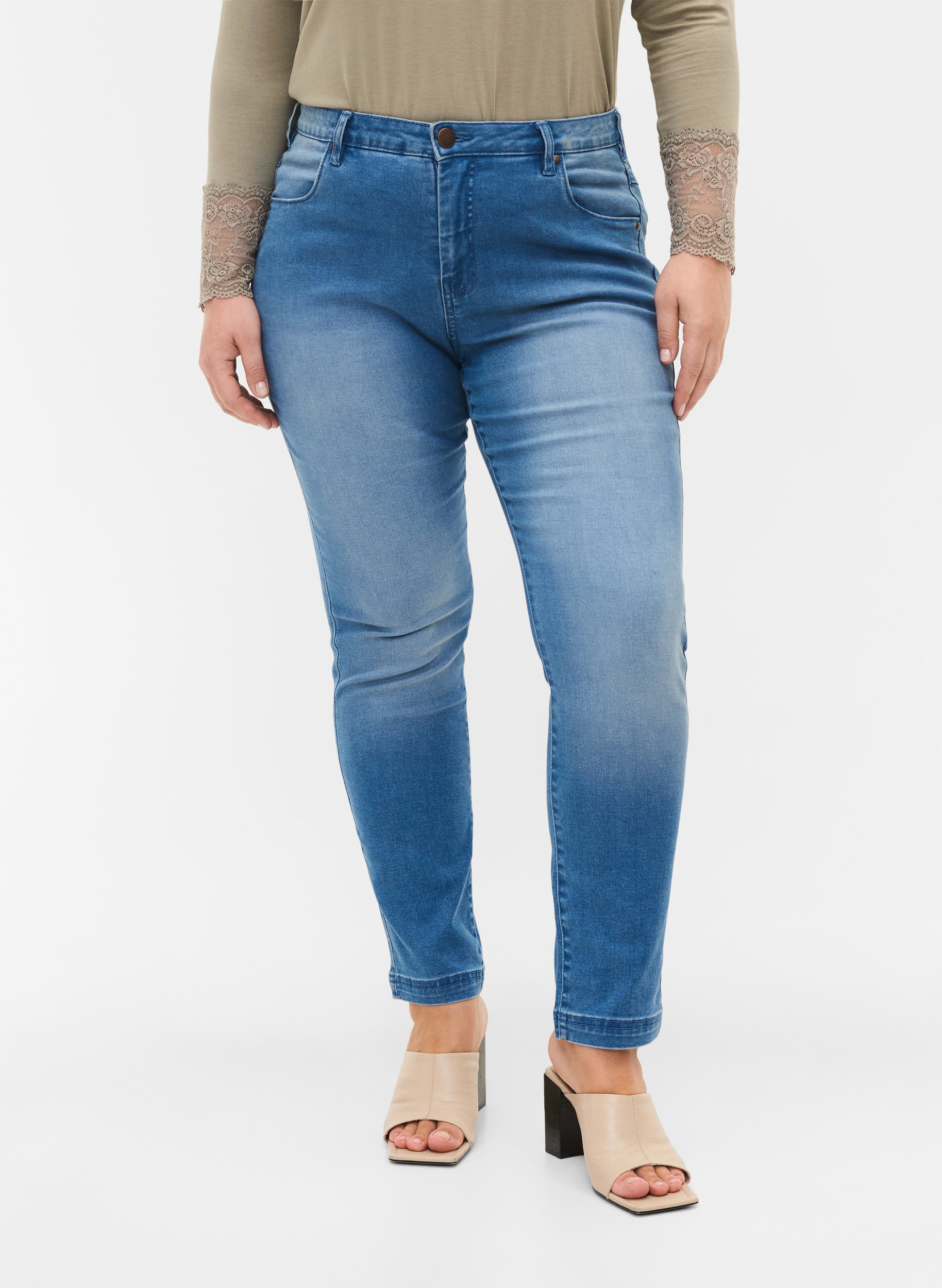 Slim fit Emily jeans with normal waist 