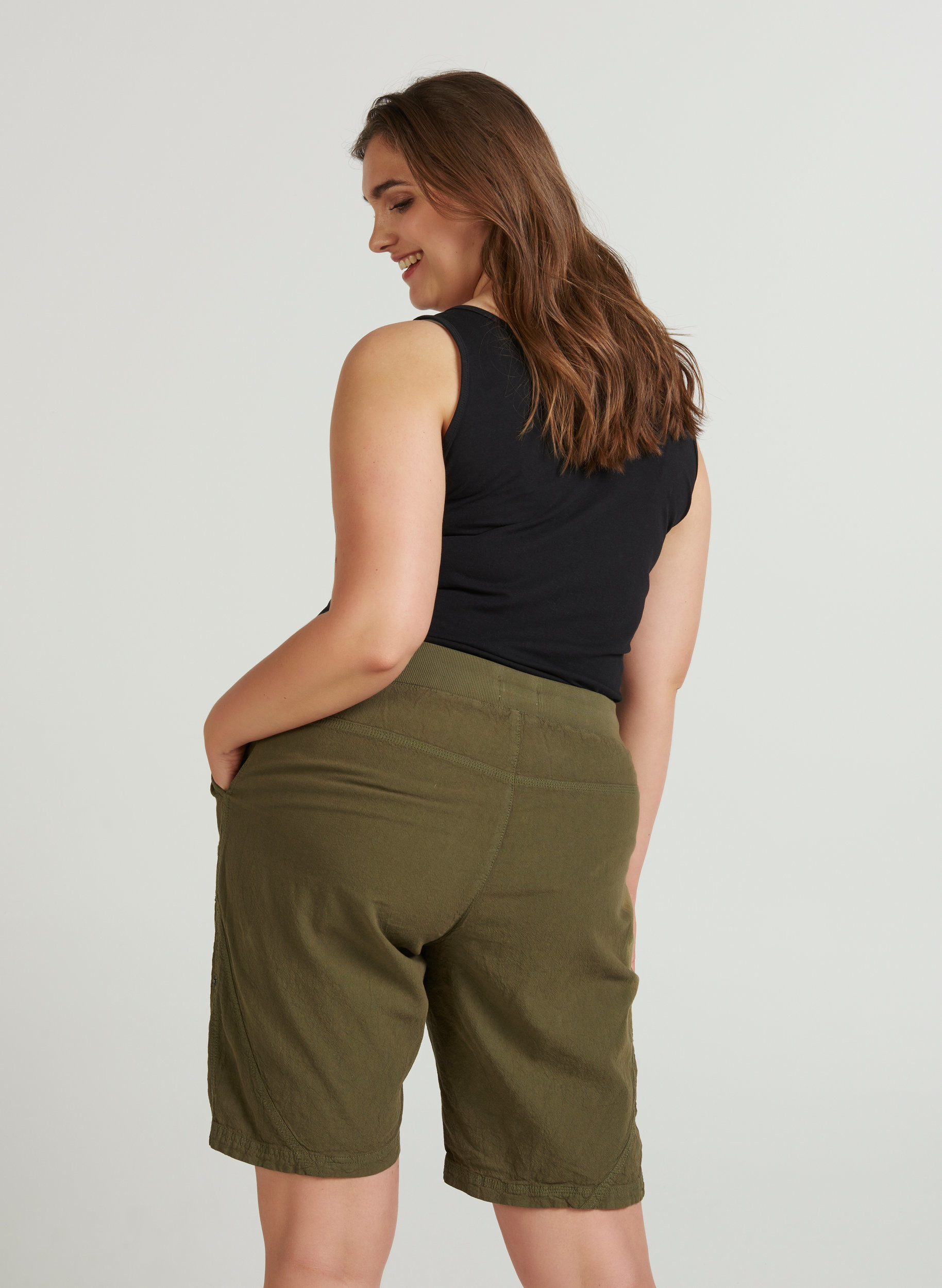 Comfortable shorts, Ivy green, Model image number 0