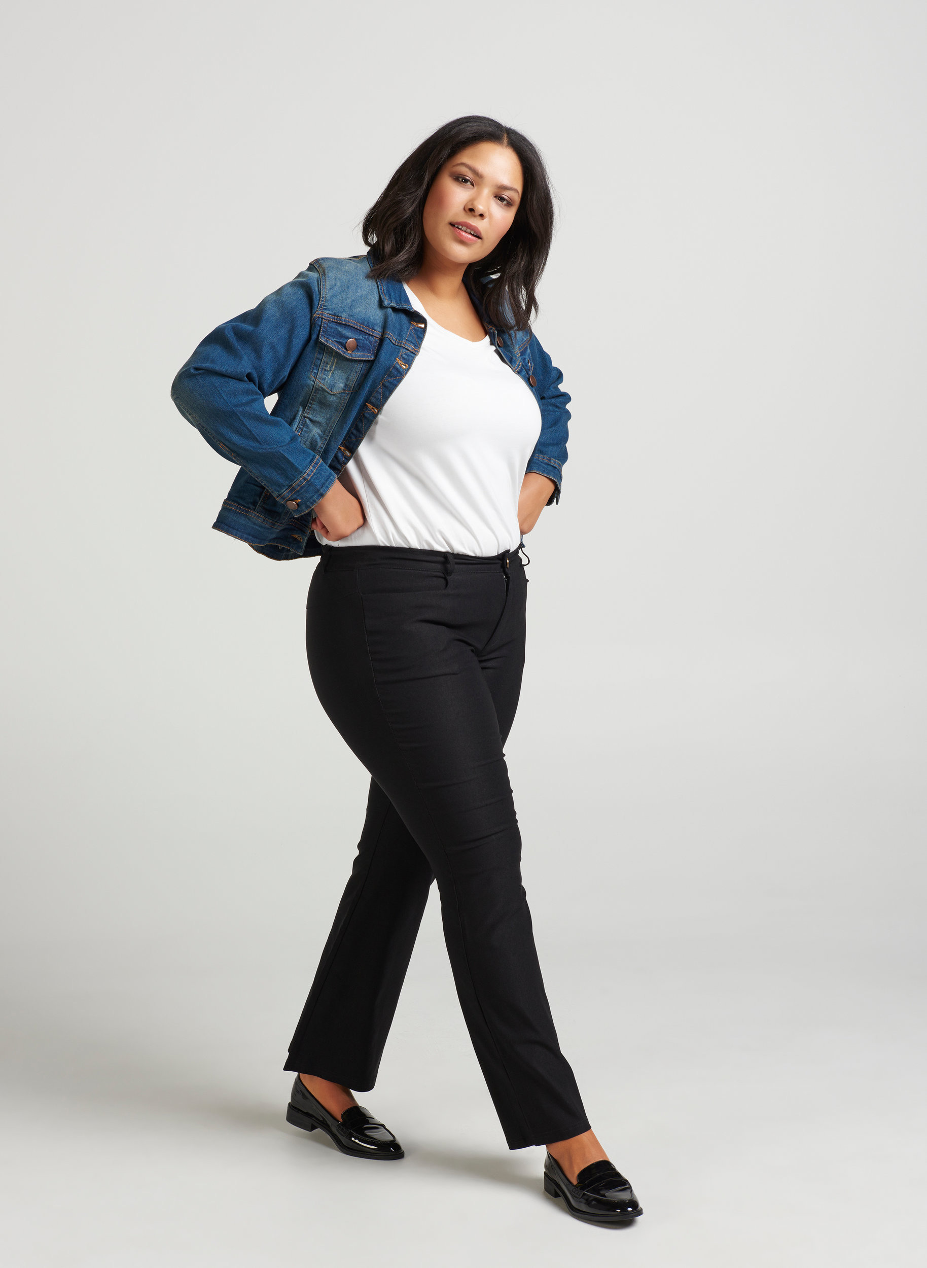 Short denim jacket made from cotton 