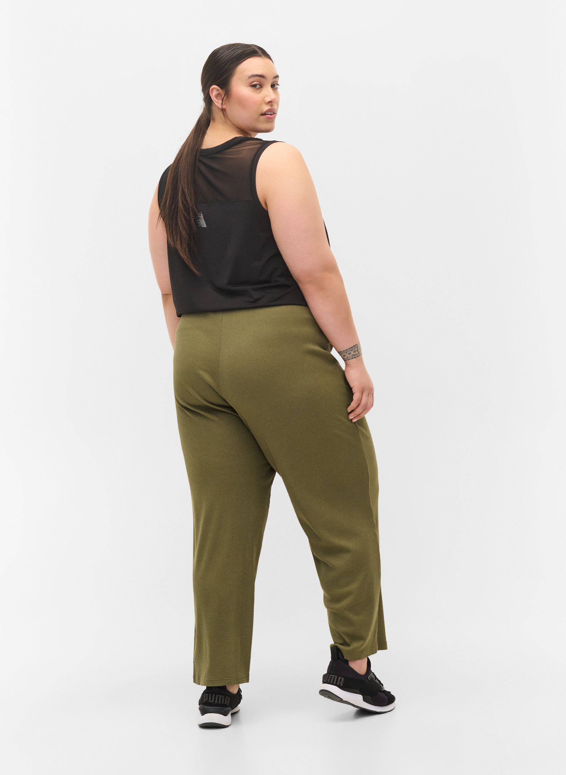 Loose trousers in a cotton blend 