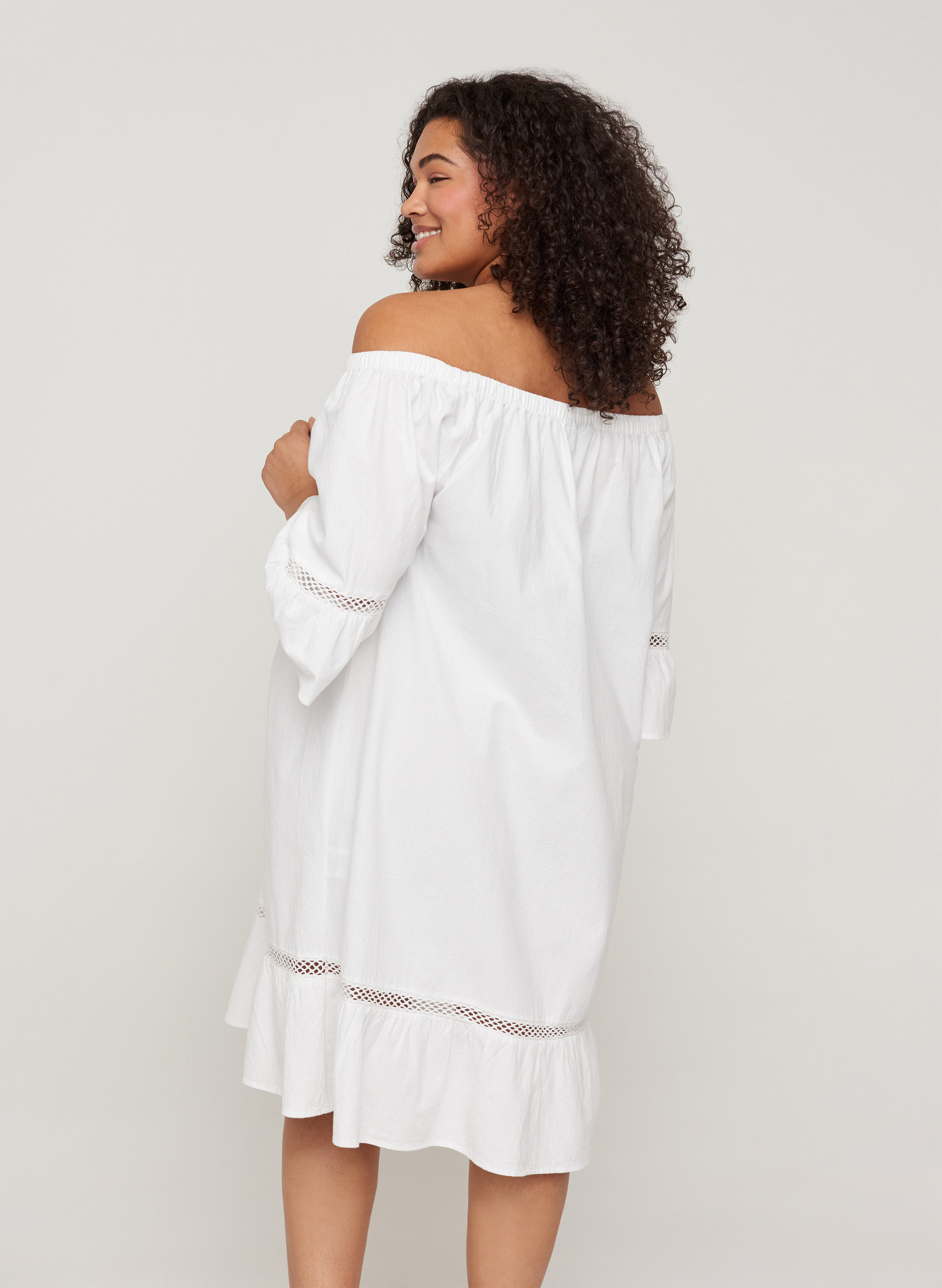 Cotton dress with lace ribbon and short 